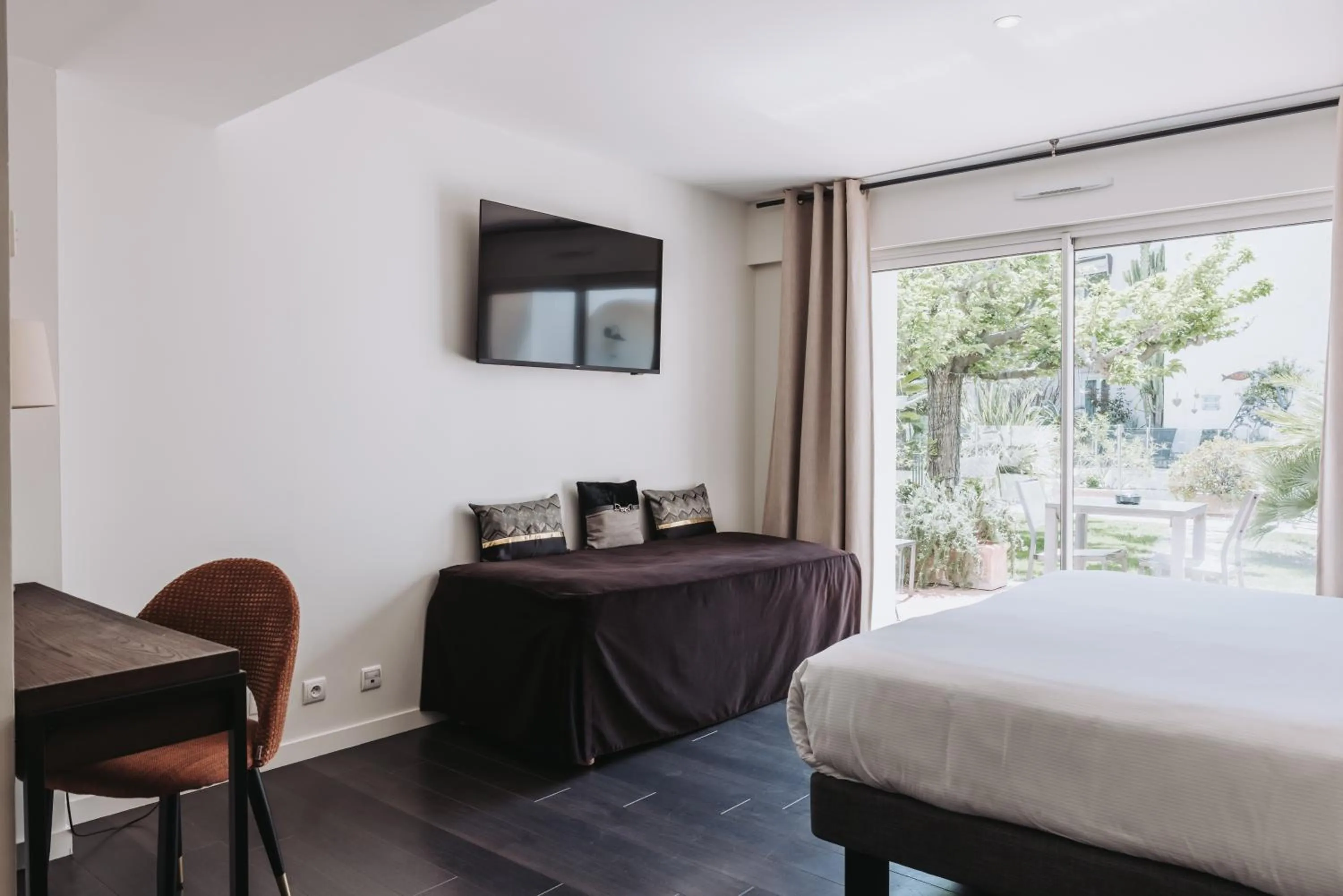 Bed in Hôtel La Villa Cannes