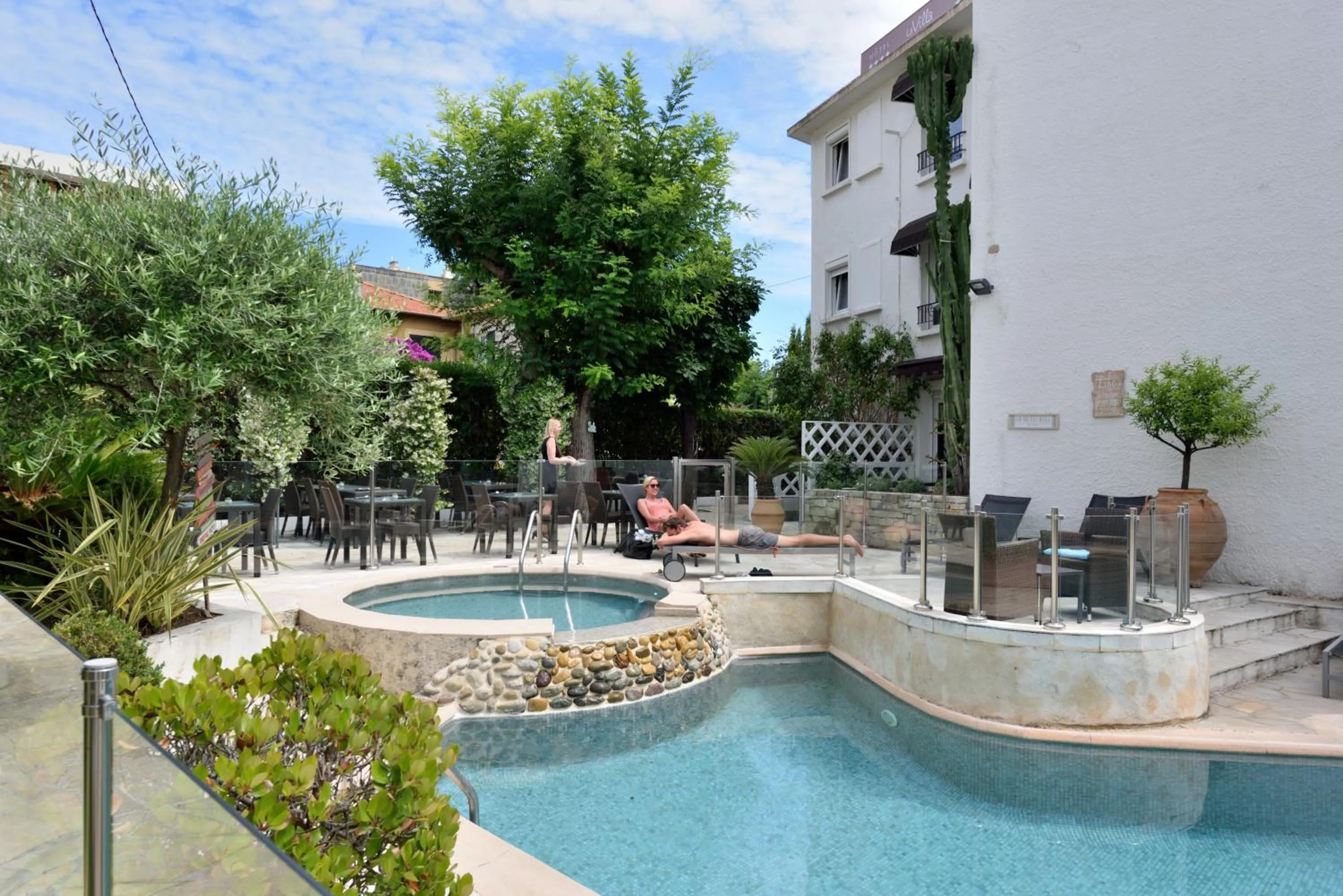 Pool view in Hôtel La Villa Cannes