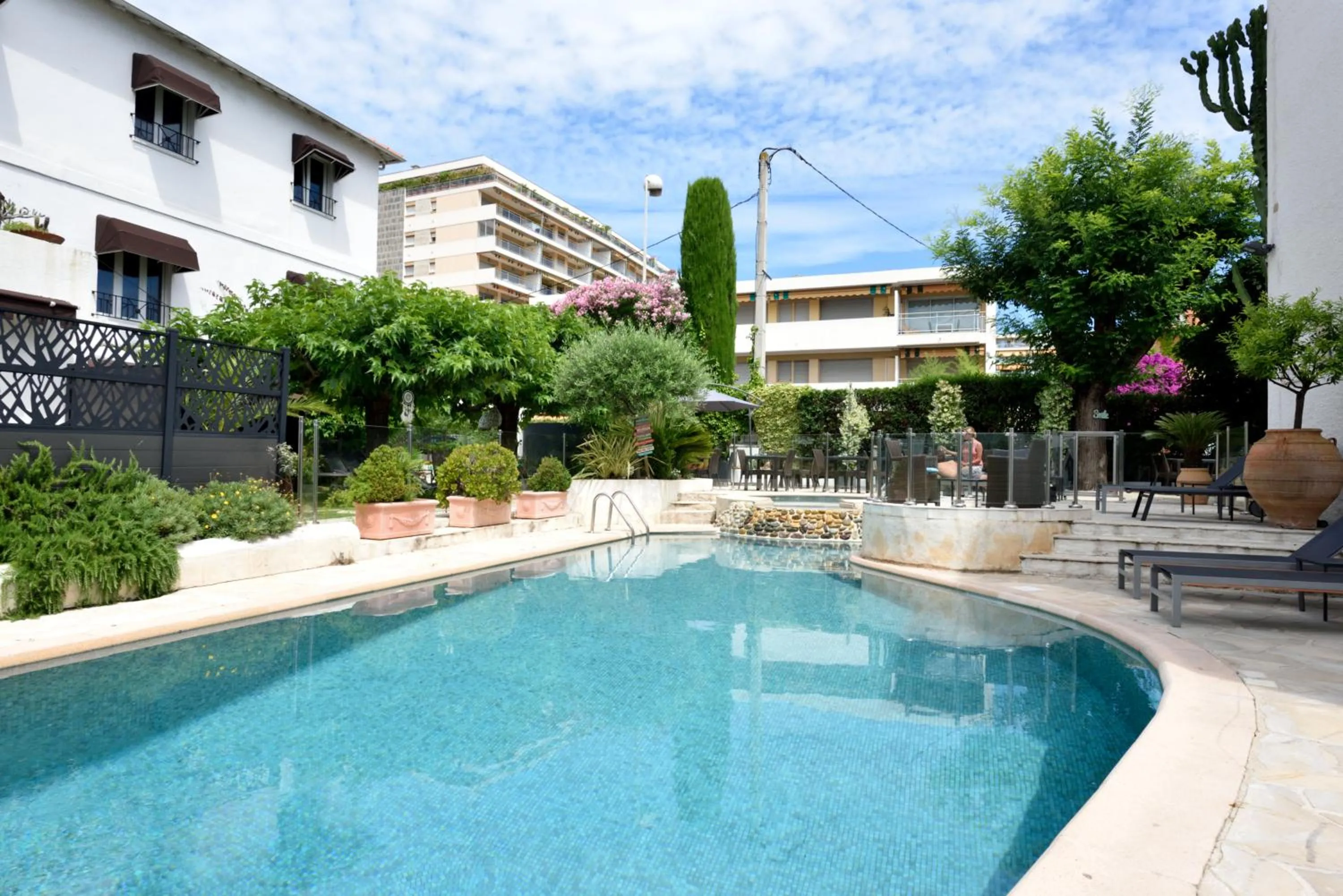 Swimming pool in Hôtel La Villa Cannes