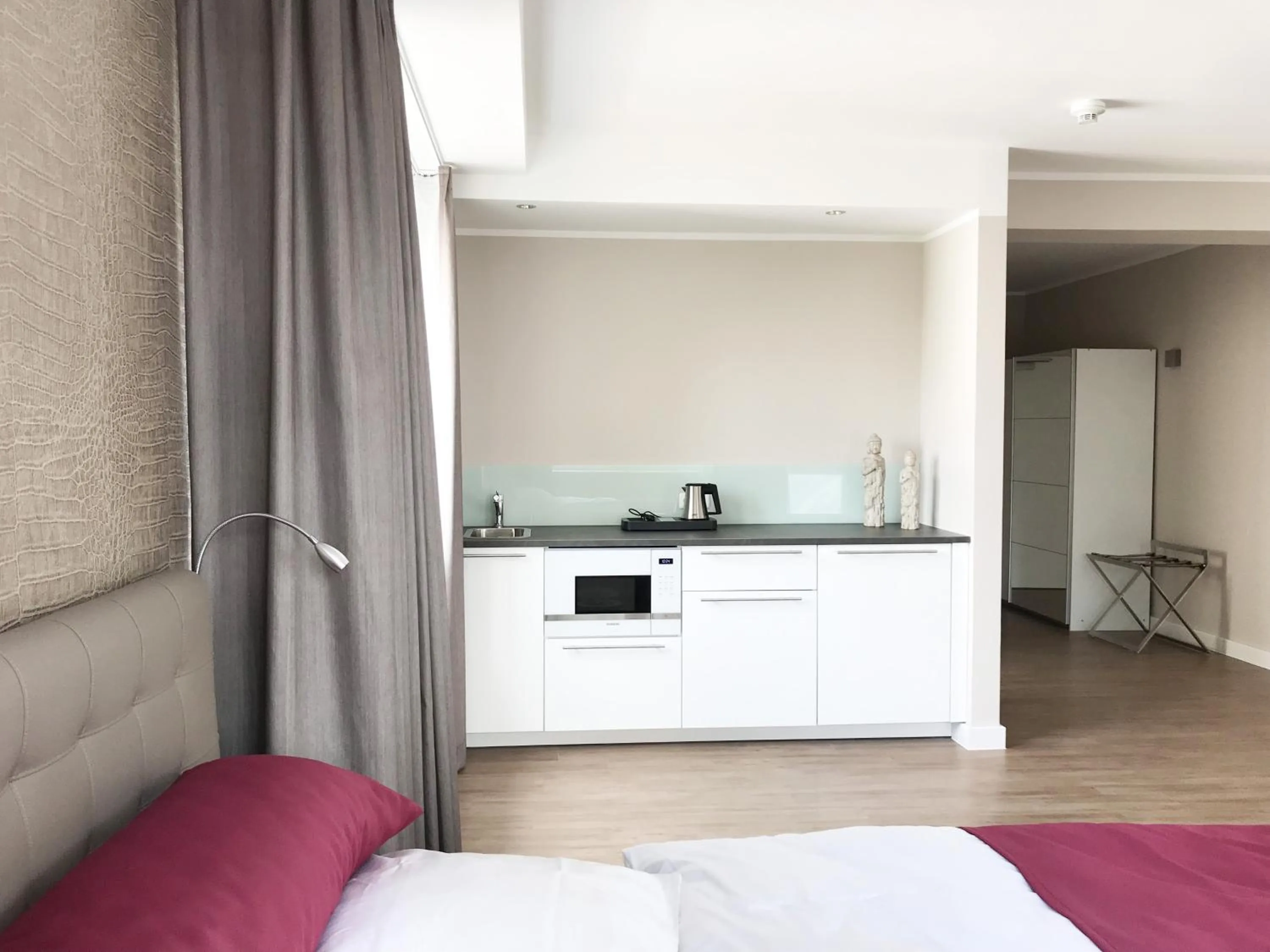 Kitchen or kitchenette, Bed in TH39 Trend Hotel