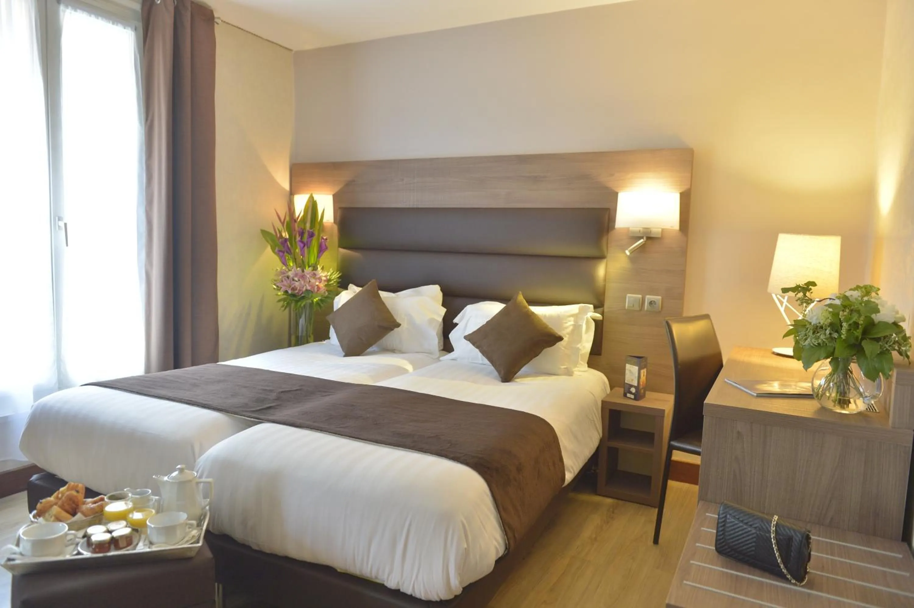 Bed in Unic Renoir Saint Germain