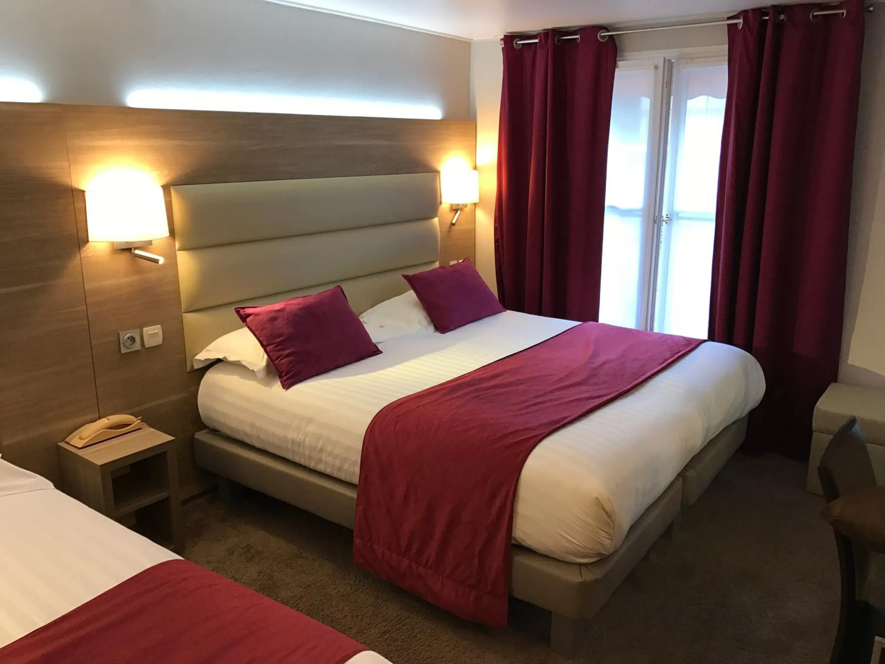 Bed in Unic Renoir Saint Germain