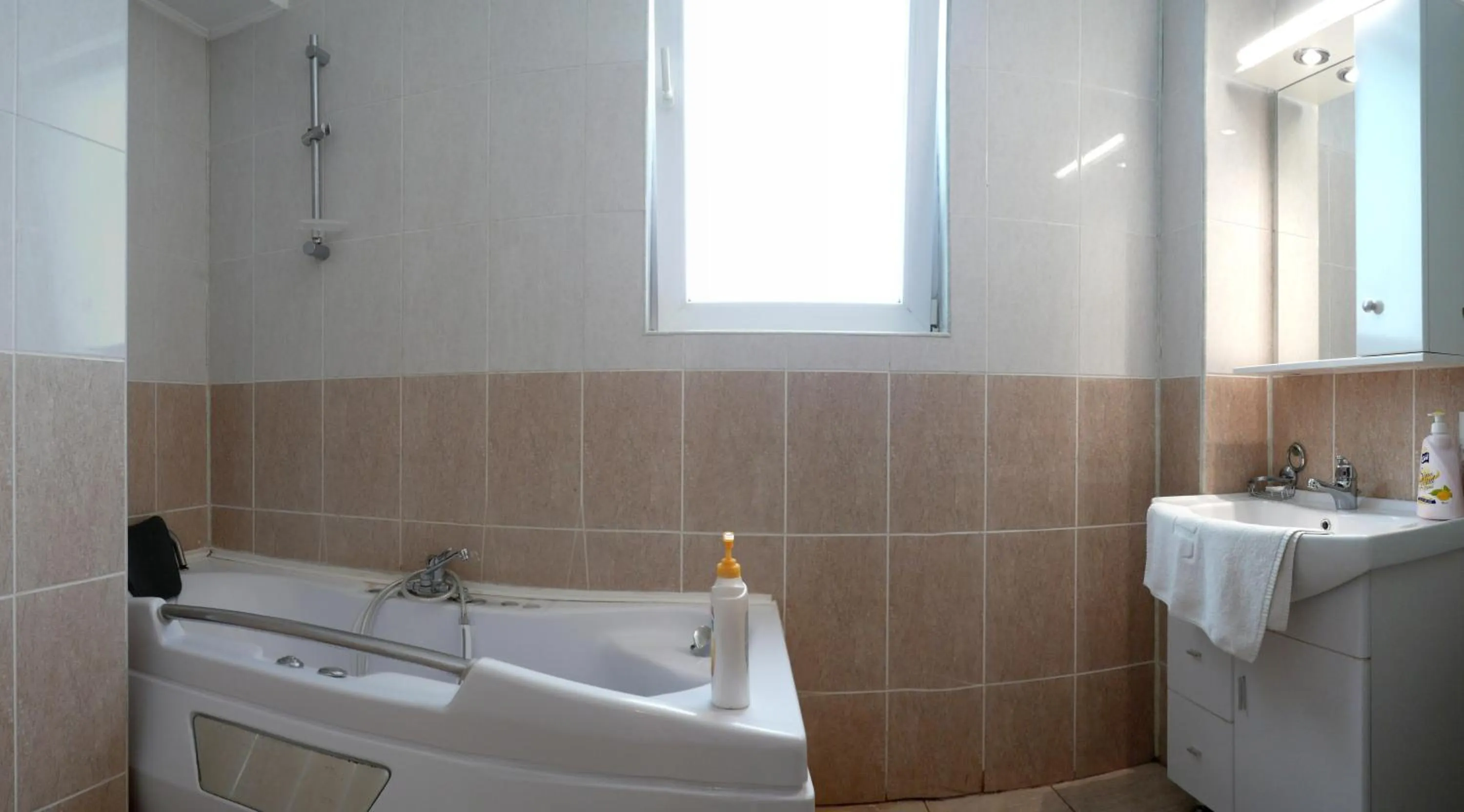 Bathroom in Summerland Mamaia