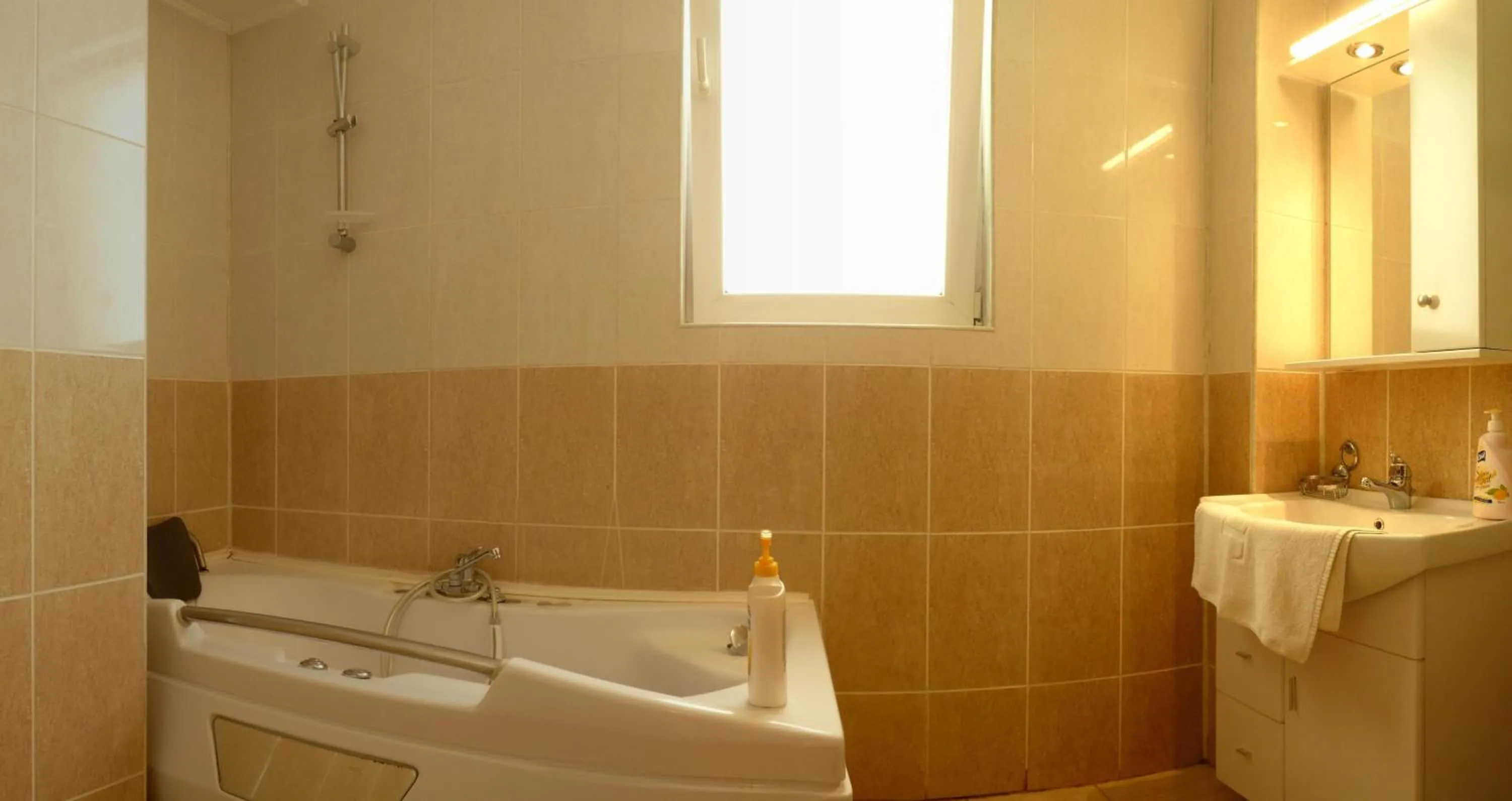 Bathroom in Summerland Mamaia