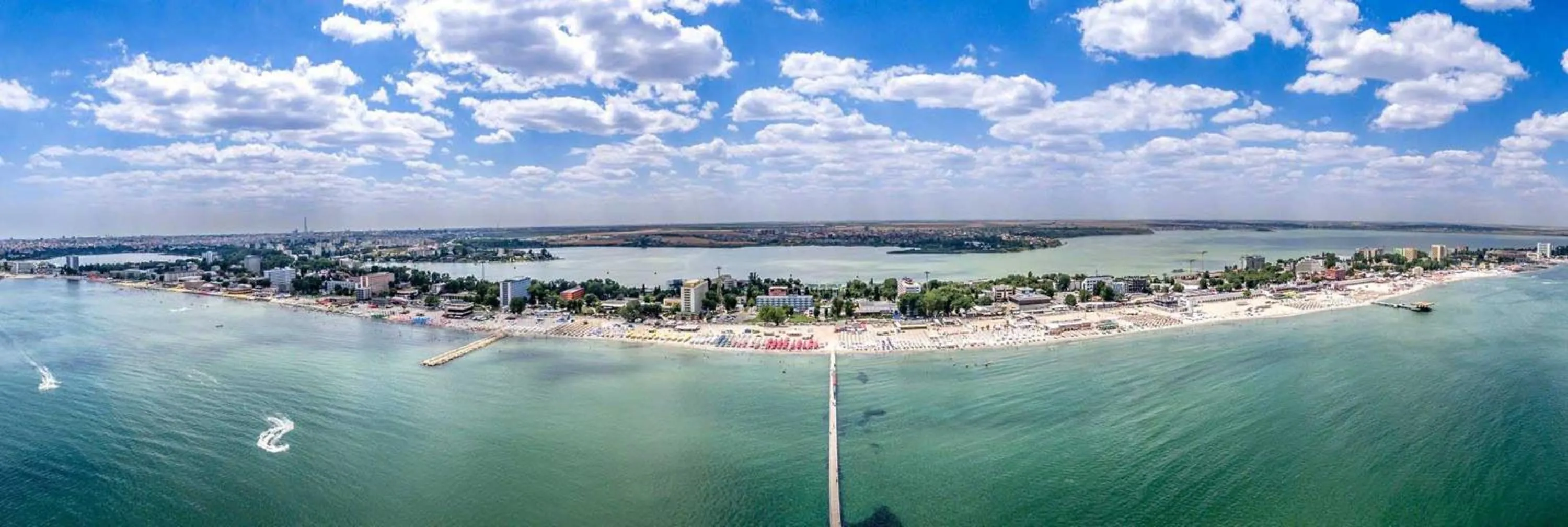 Facade/entrance in Summerland Mamaia