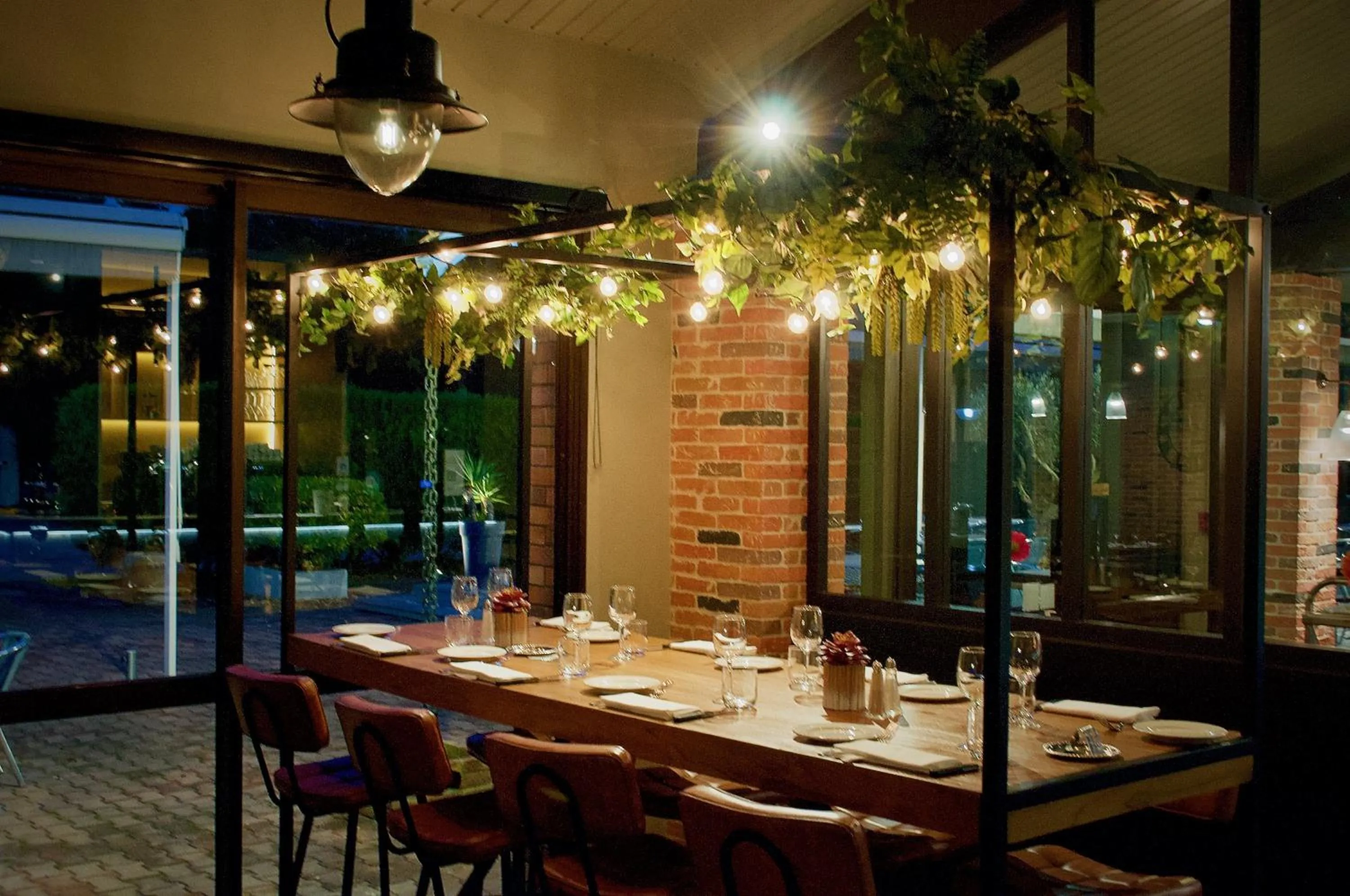 Restaurant/places to eat in Kyriad Prestige - Bordeaux Aeroport