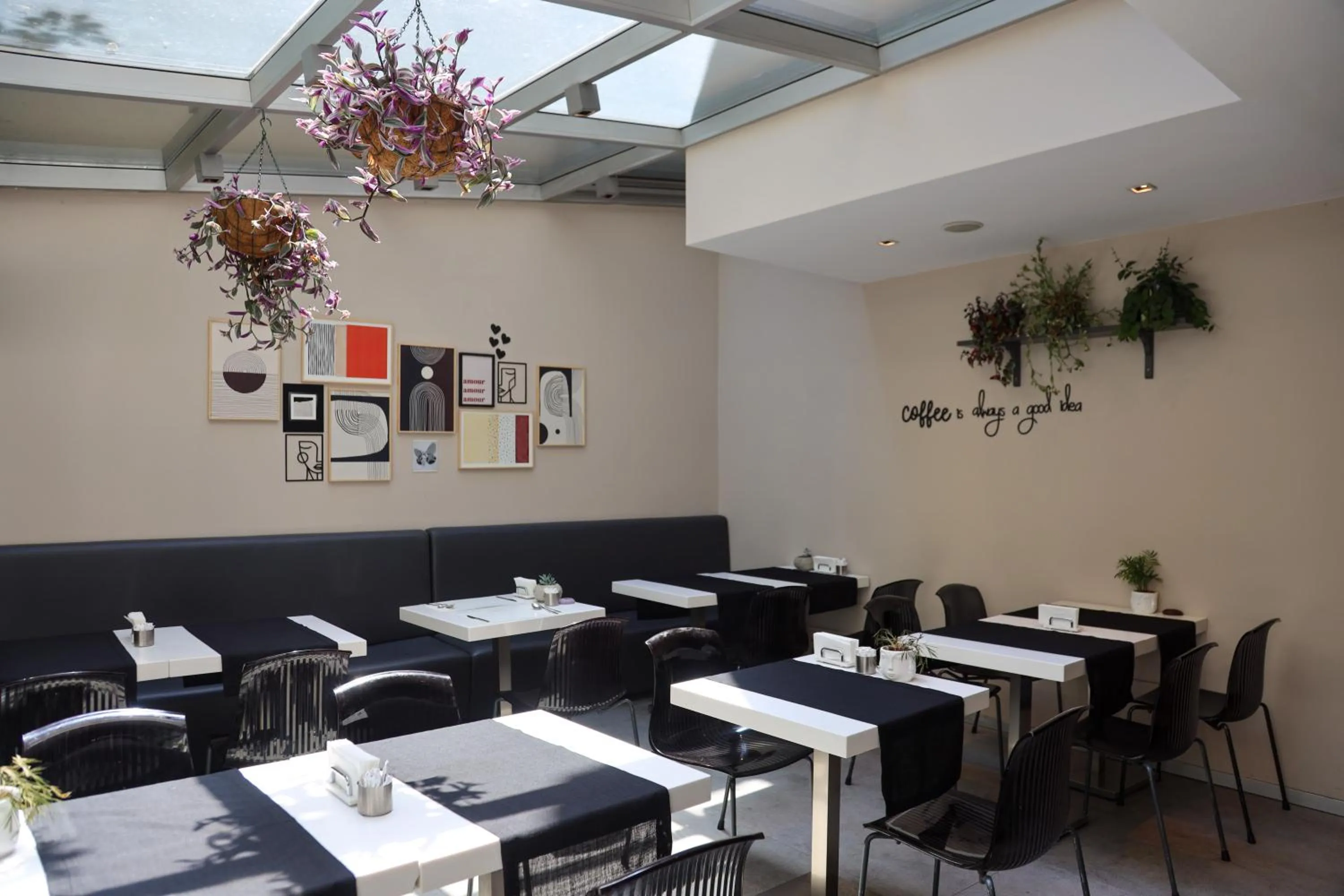 Restaurant/places to eat in Endless Suites Taksim