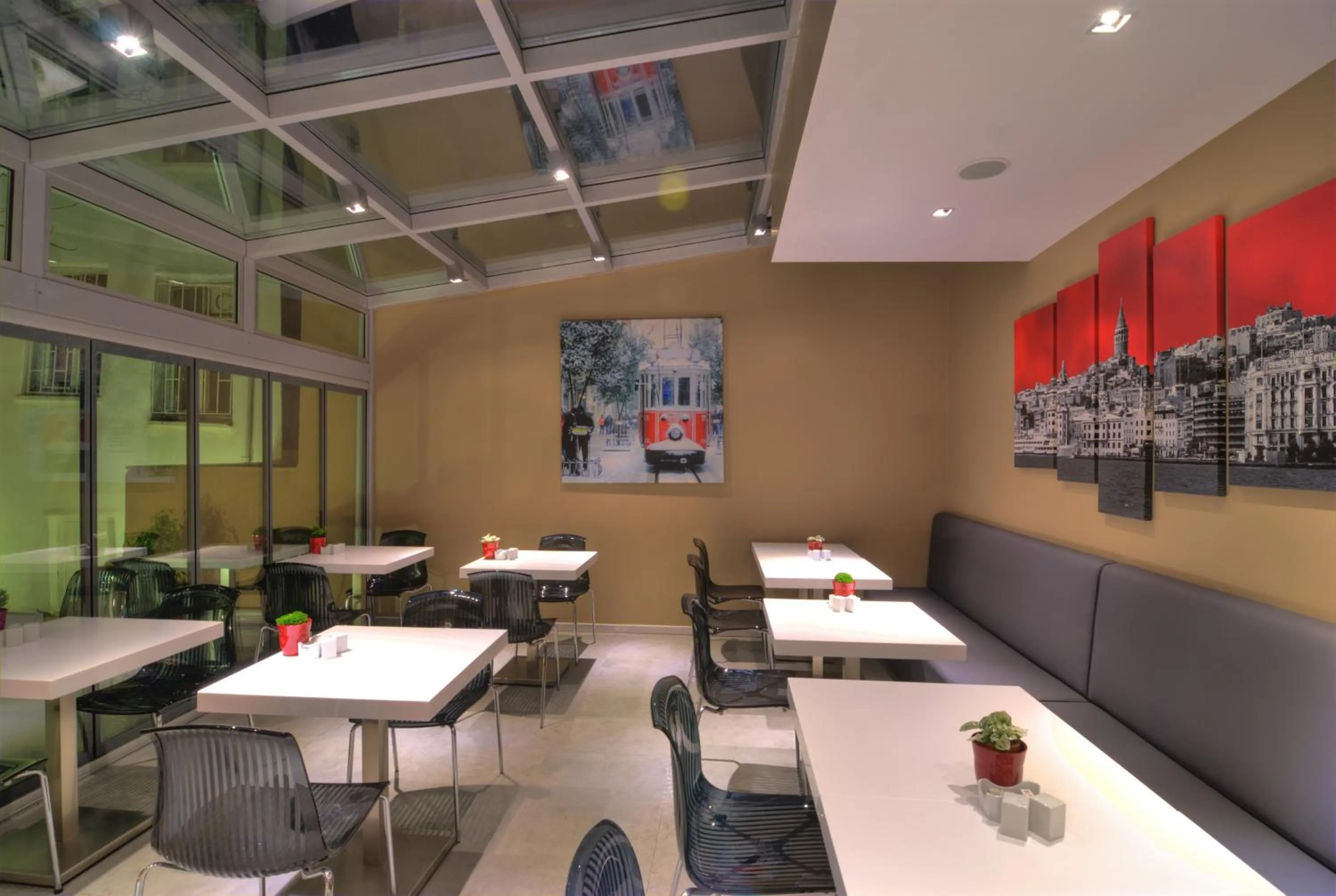 Restaurant/places to eat in Endless Suites Taksim