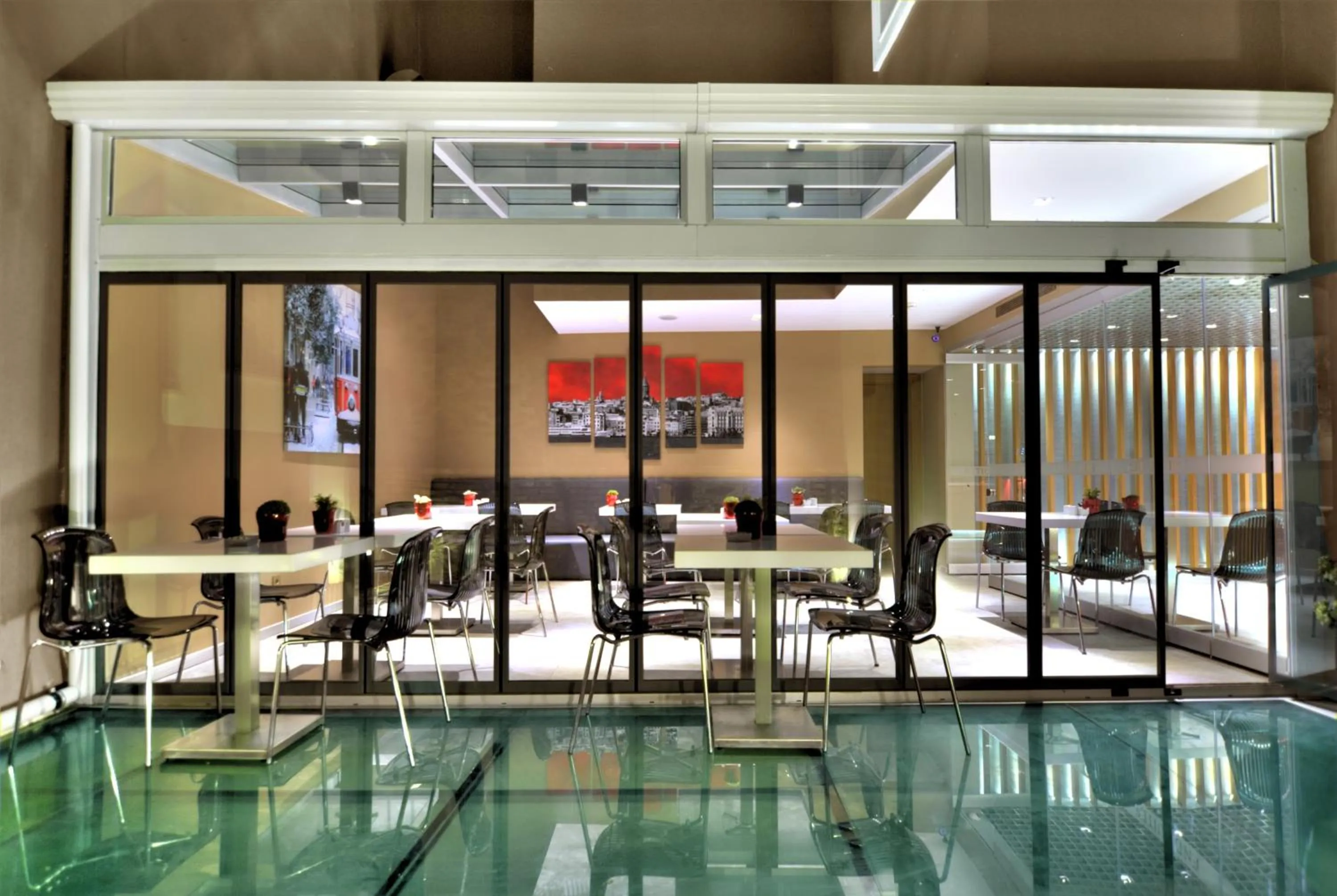 Restaurant/places to eat in Endless Suites Taksim