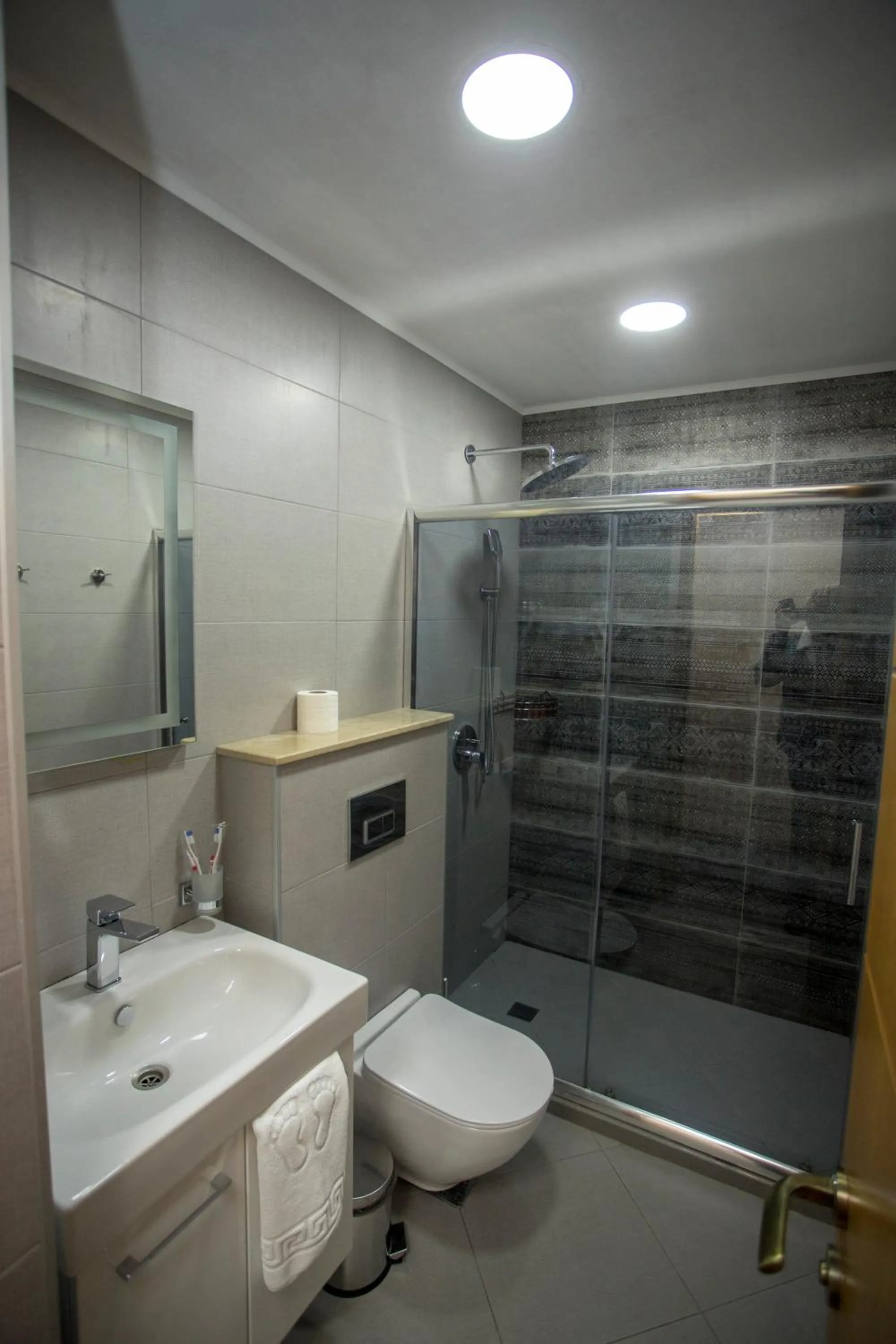 Shower in Hotel London