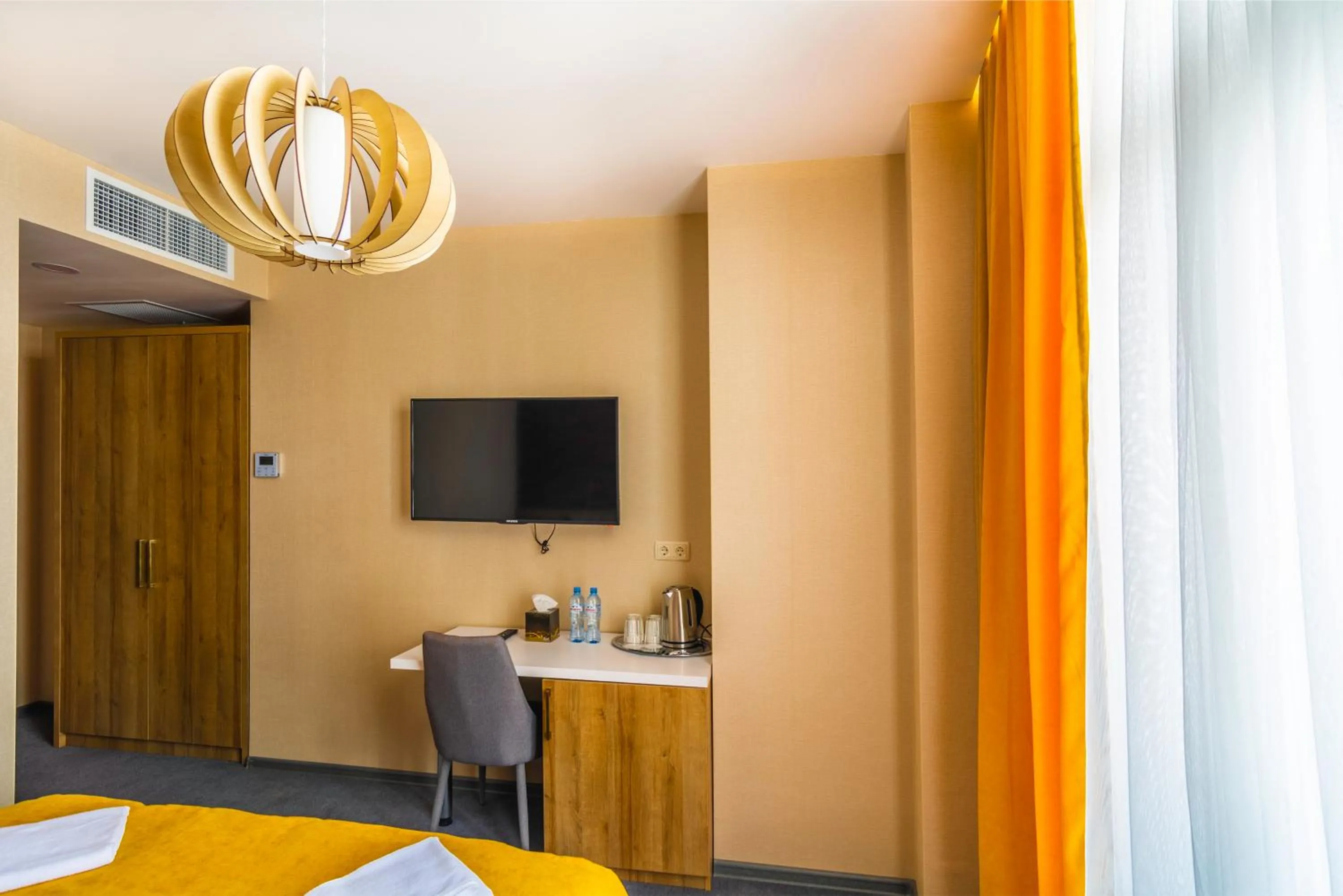 TV and multimedia, Bed in Hotel London