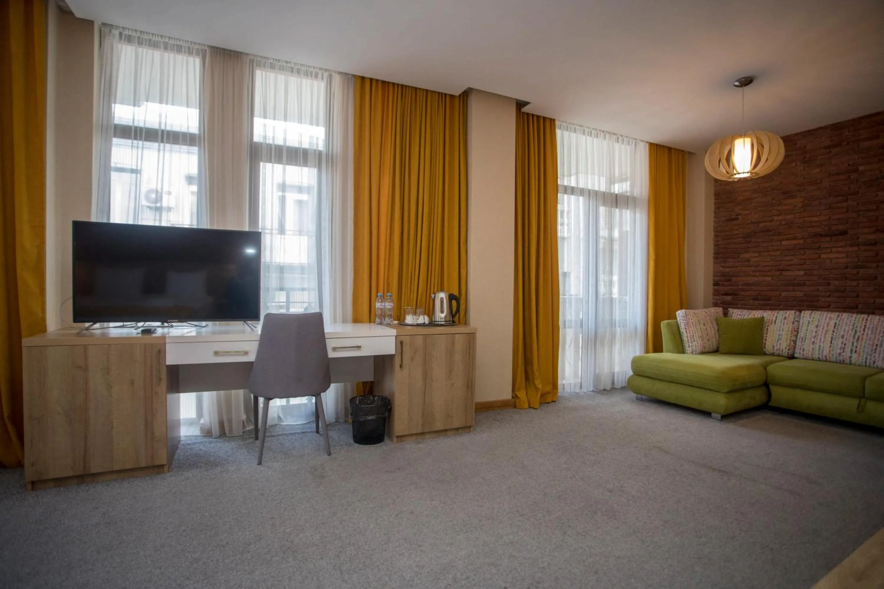 TV and multimedia in Hotel London