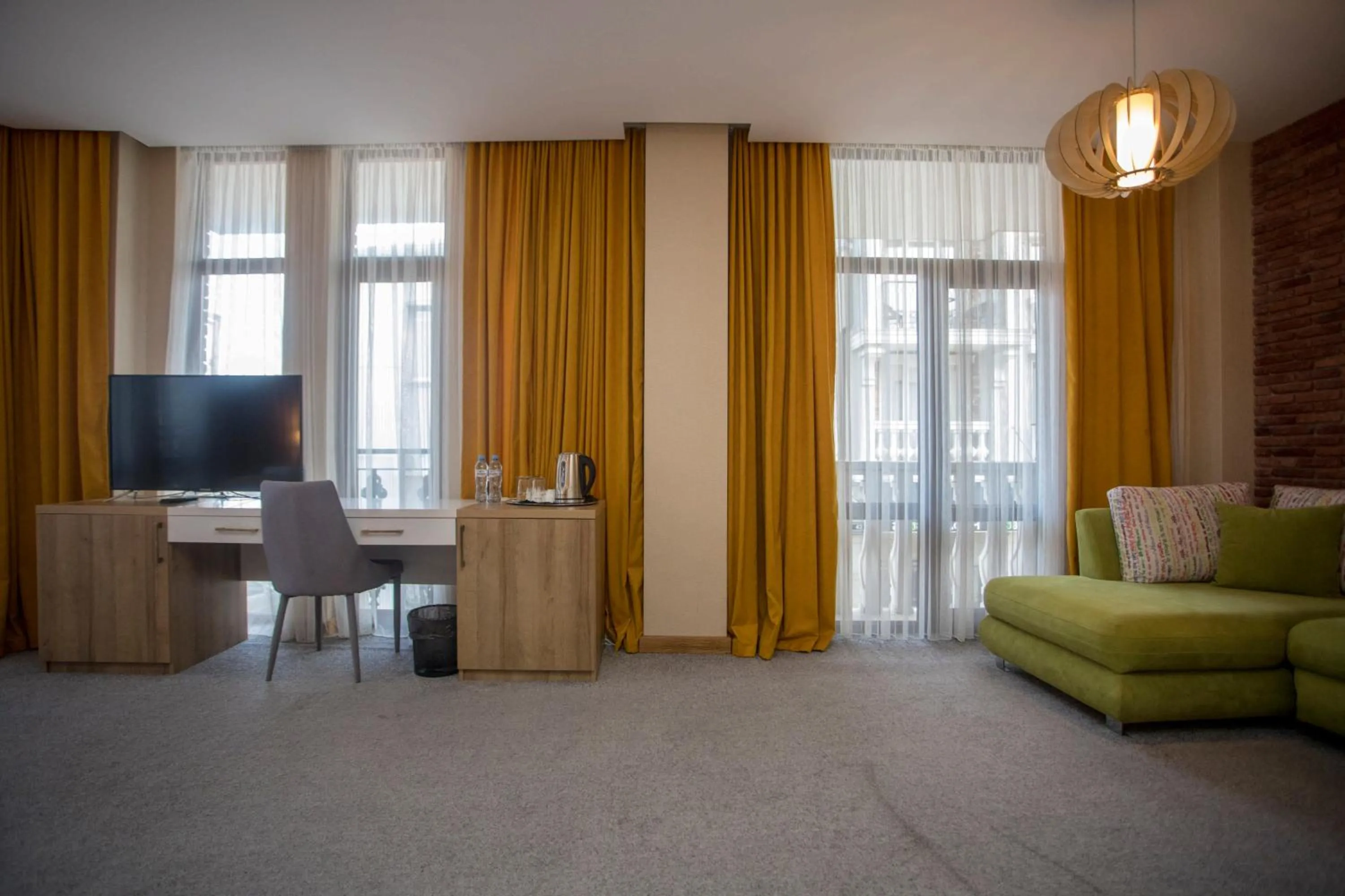 TV and multimedia in Hotel London