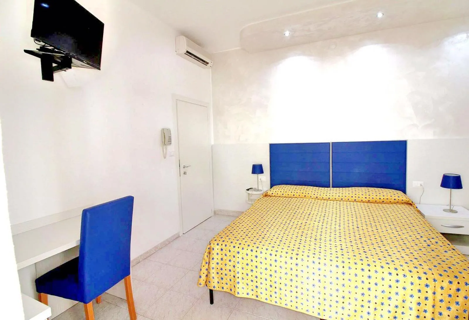 Photo of the whole room, Bed in Hotel Eraclea