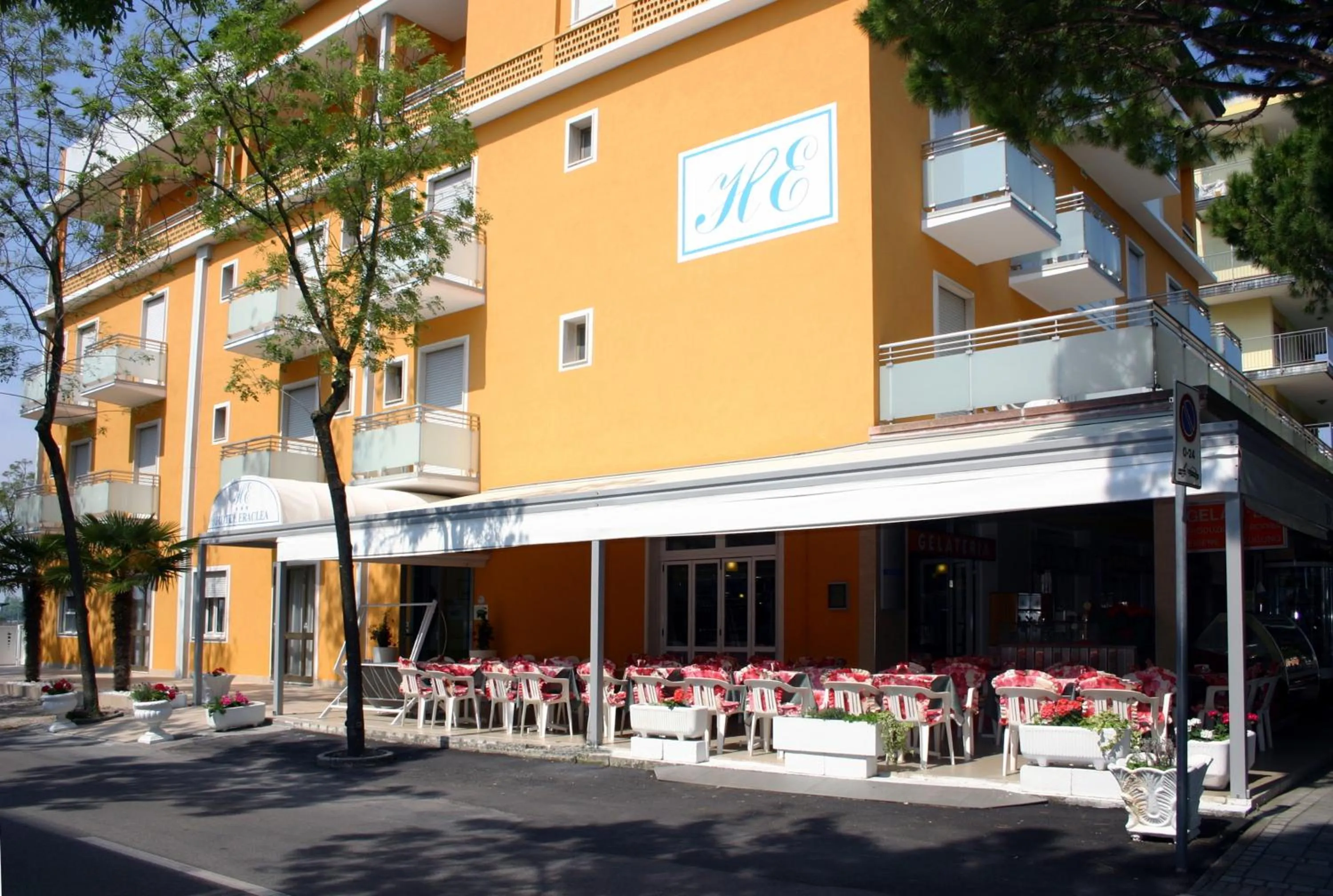 Restaurant/places to eat in Hotel Eraclea
