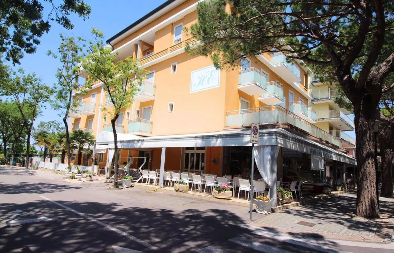 Facade/entrance in Hotel Eraclea