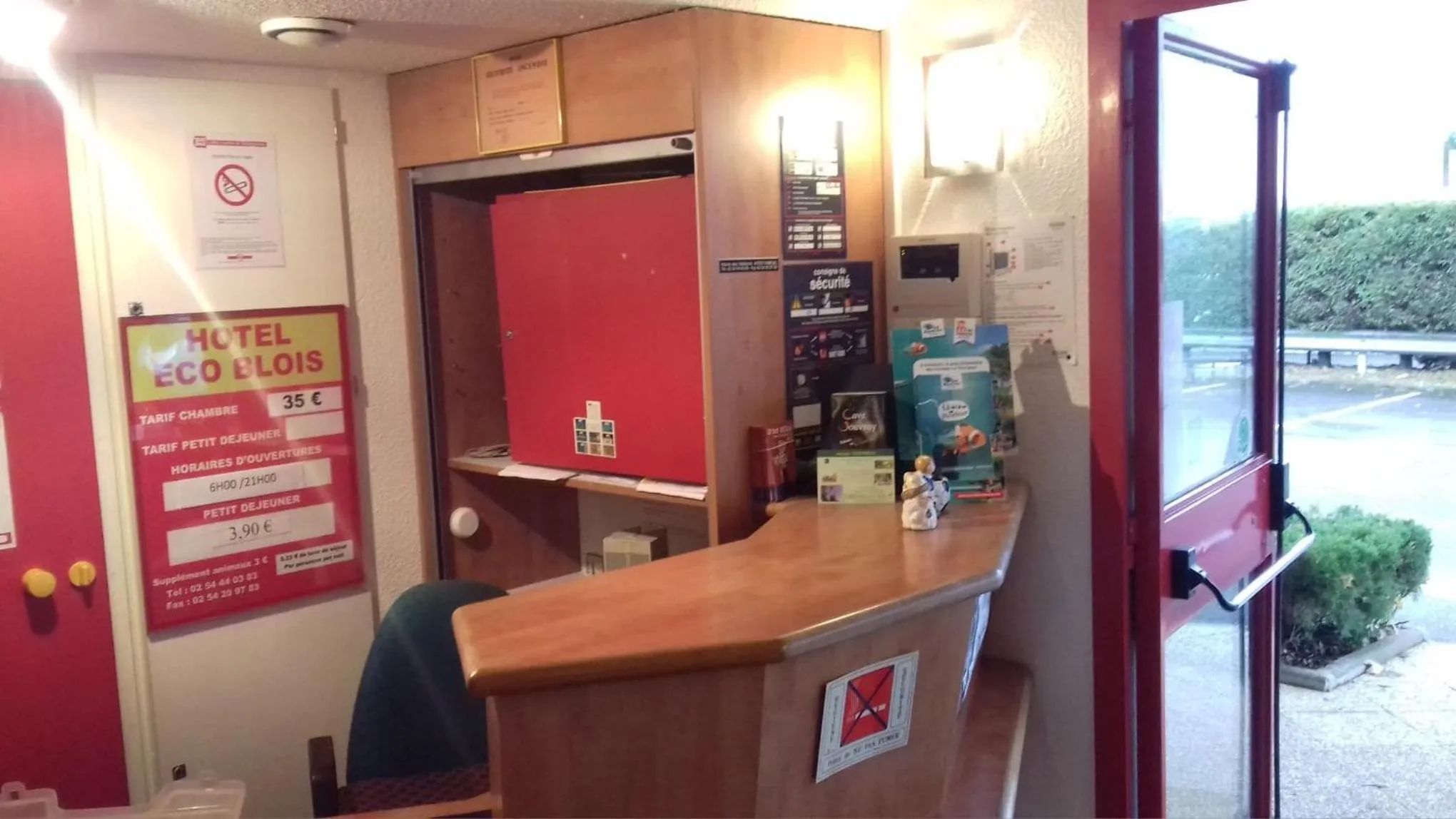 Lobby or reception in Hôtel Eco Blois -Sud- Vineuil