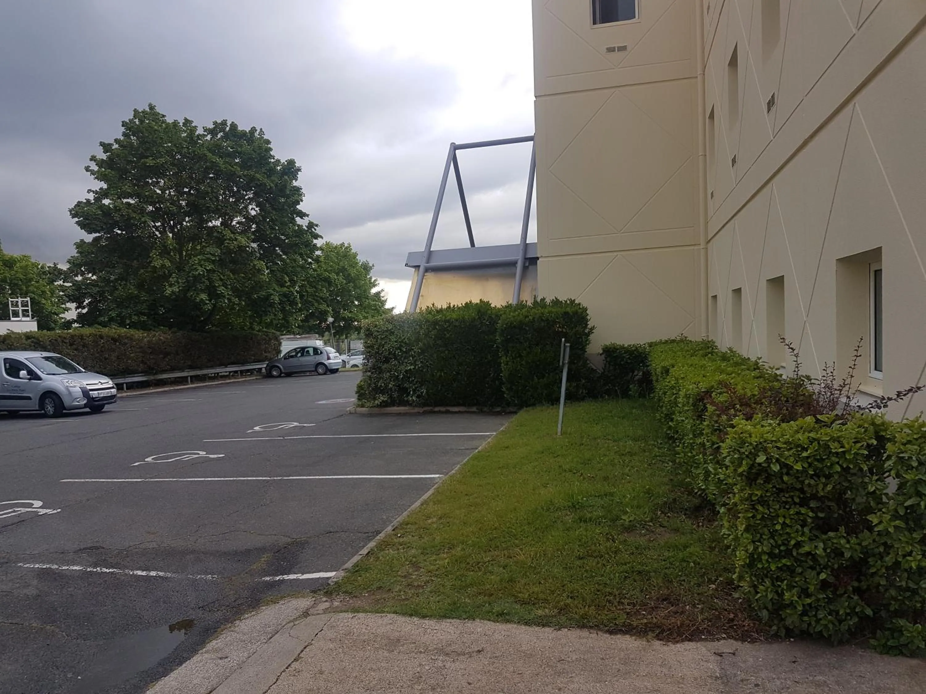 Property building in Hôtel Eco Blois -Sud- Vineuil