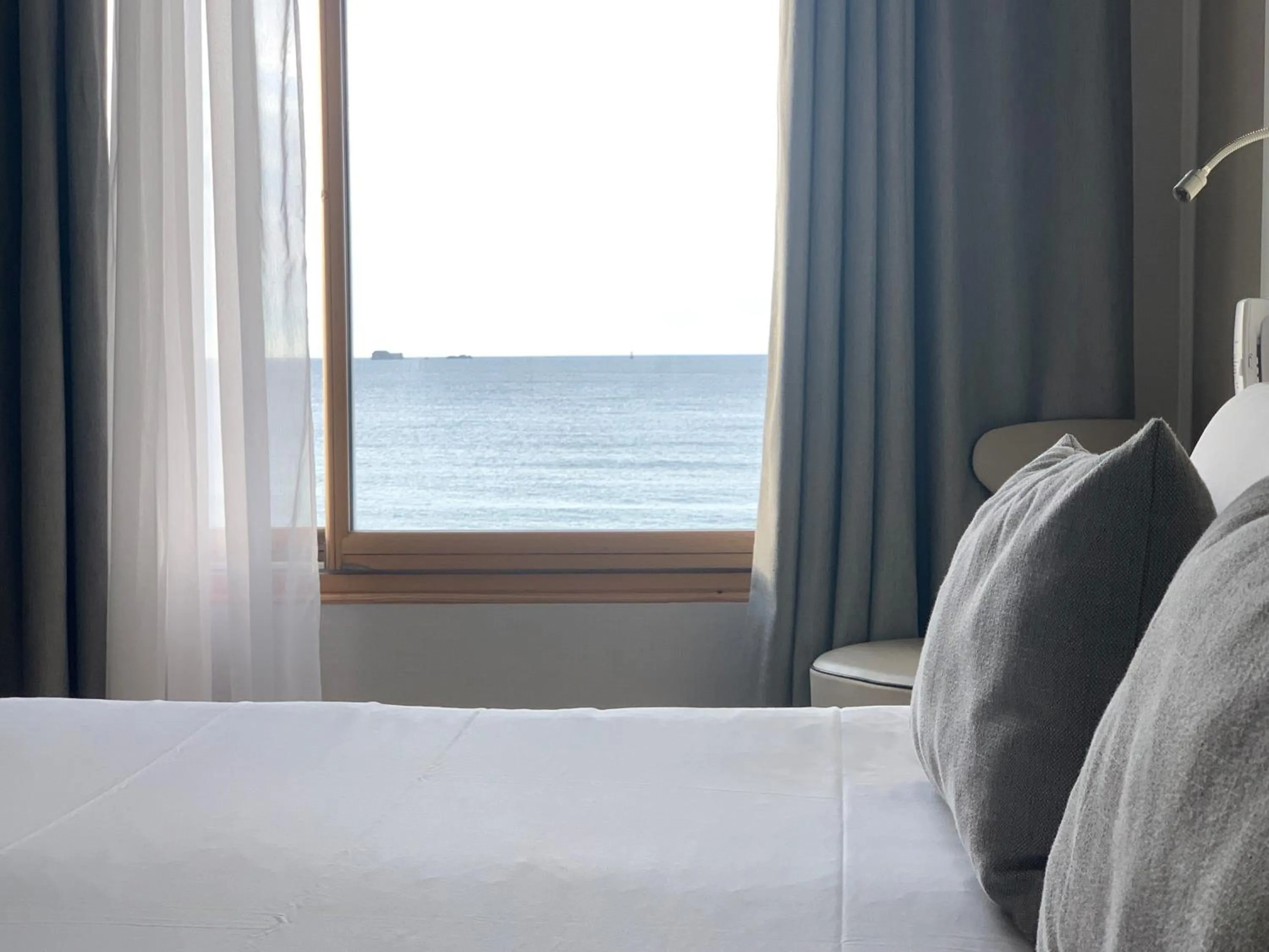 View (from property/room), Bed in Hotel Kyriad Saint Malo Centre Plage