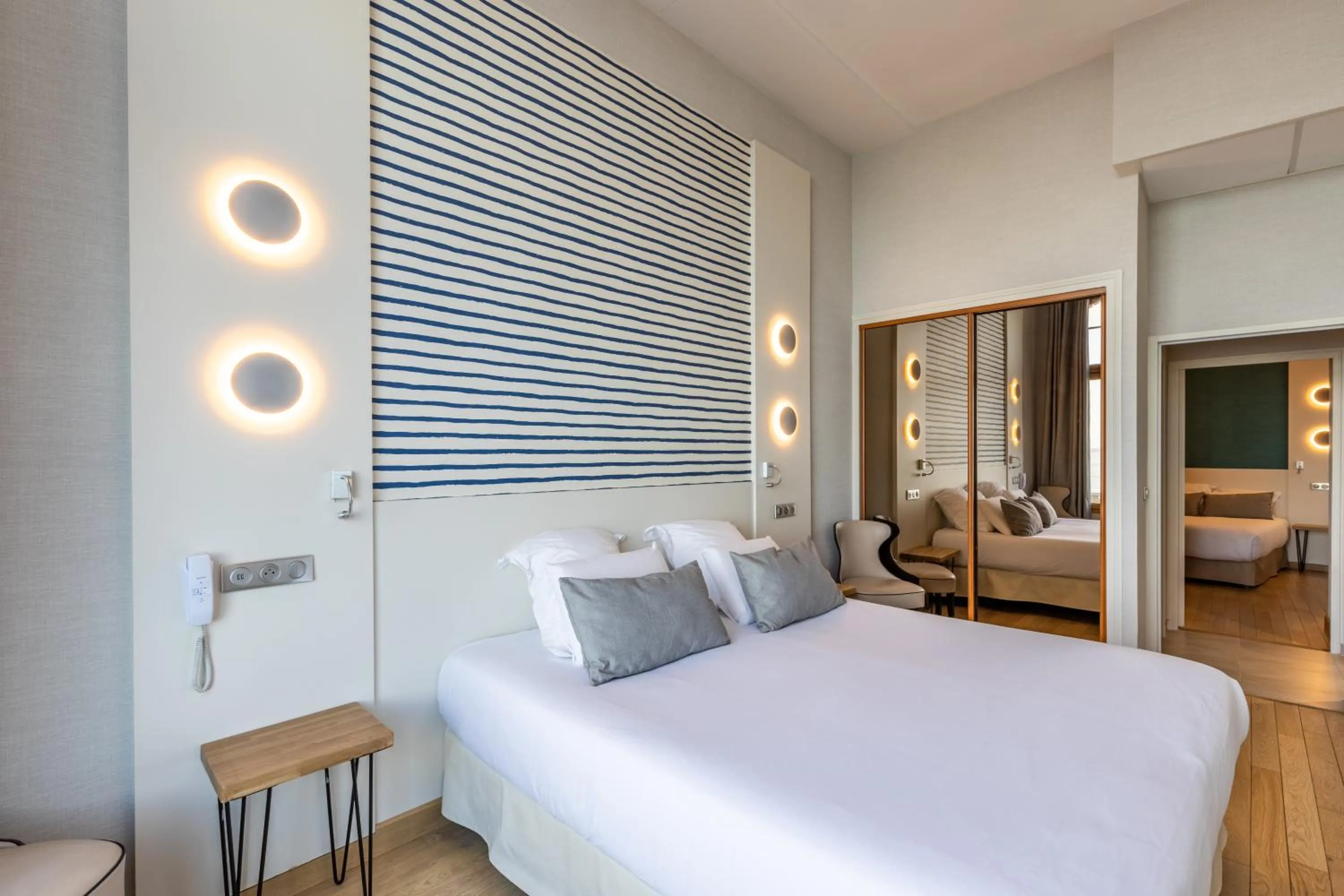 Bed in Hotel Kyriad Saint Malo Centre Plage