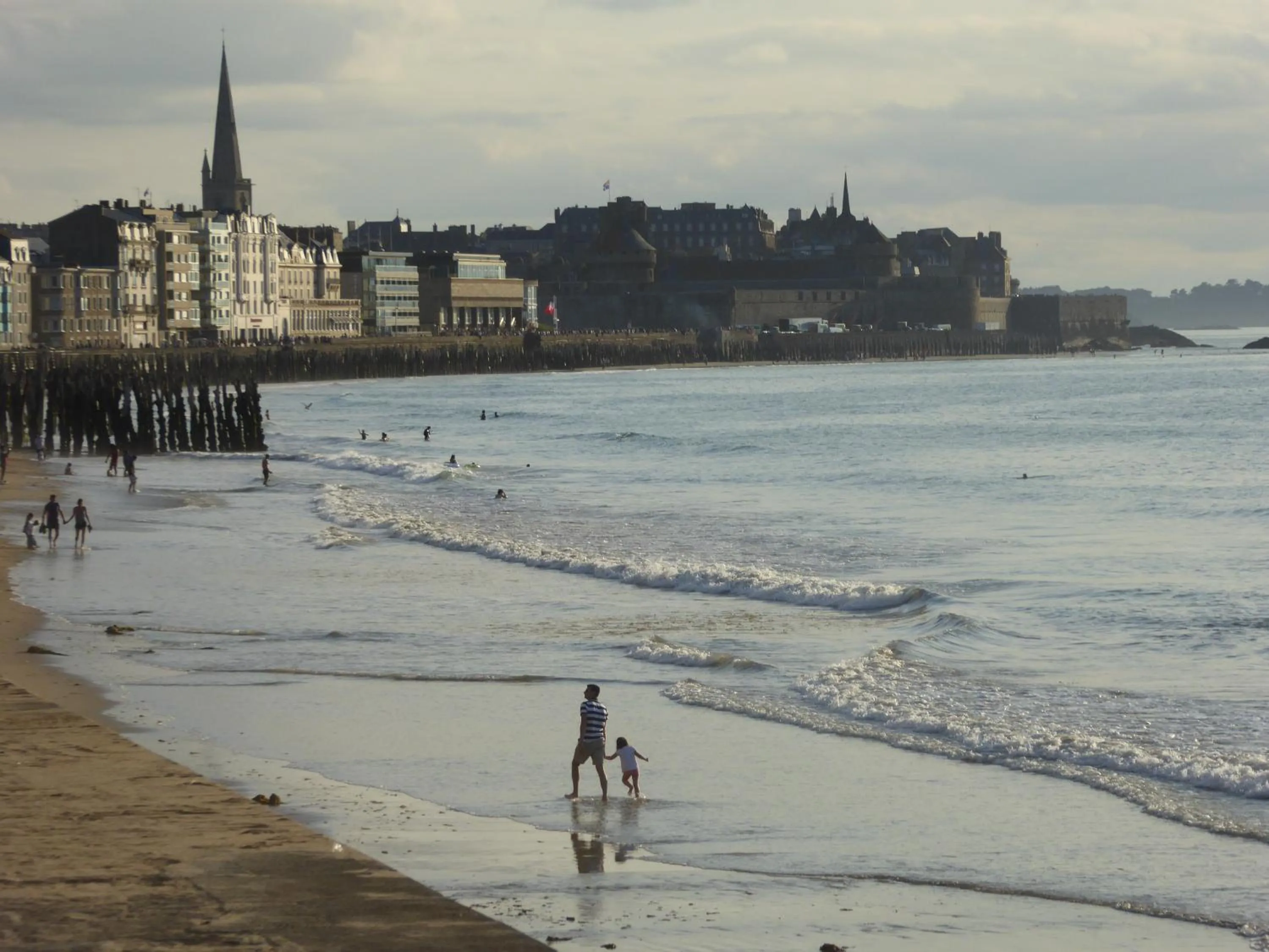 Beach in Hotel Kyriad Saint Malo Centre Plage