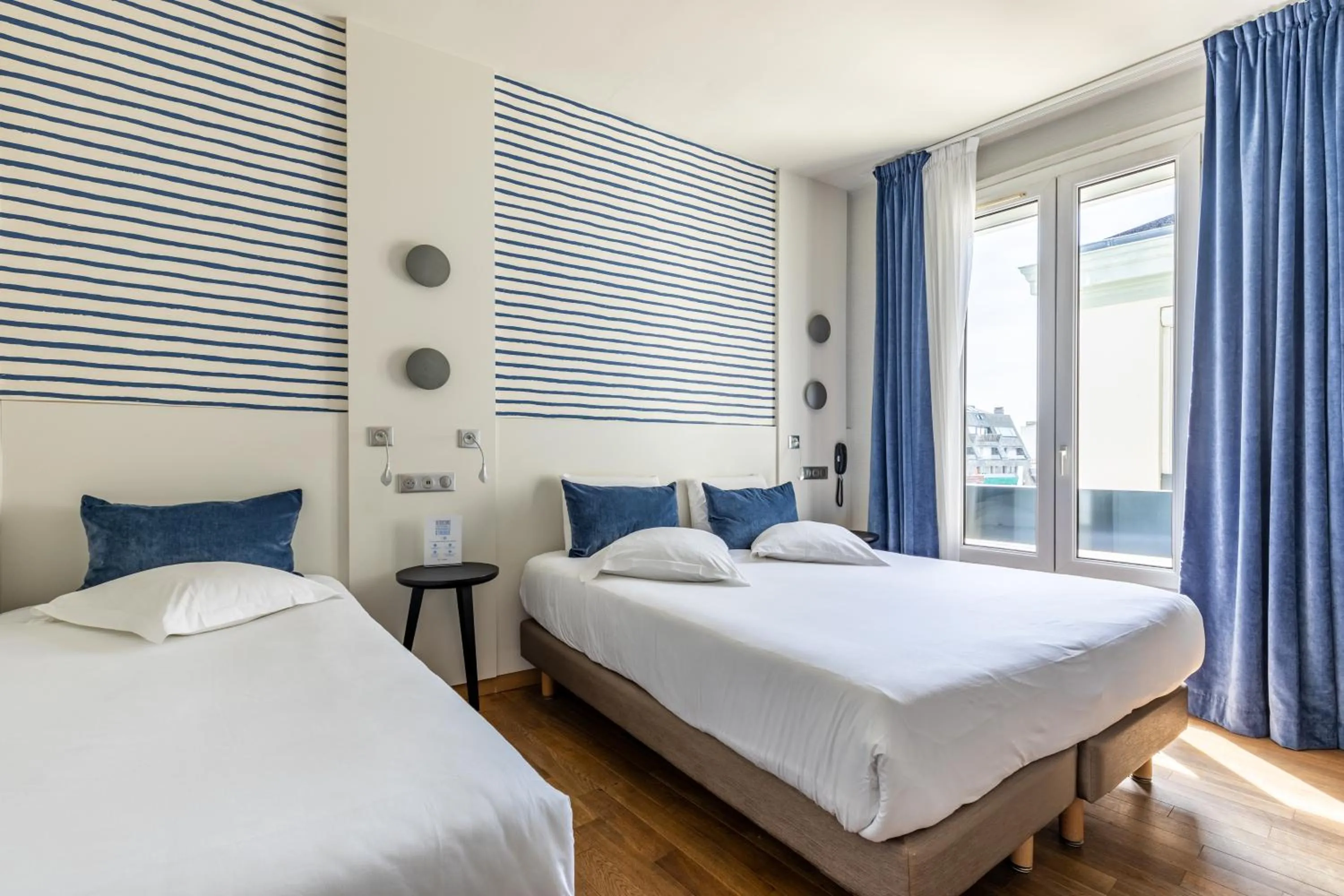 Bed in Hotel Kyriad Saint Malo Centre Plage