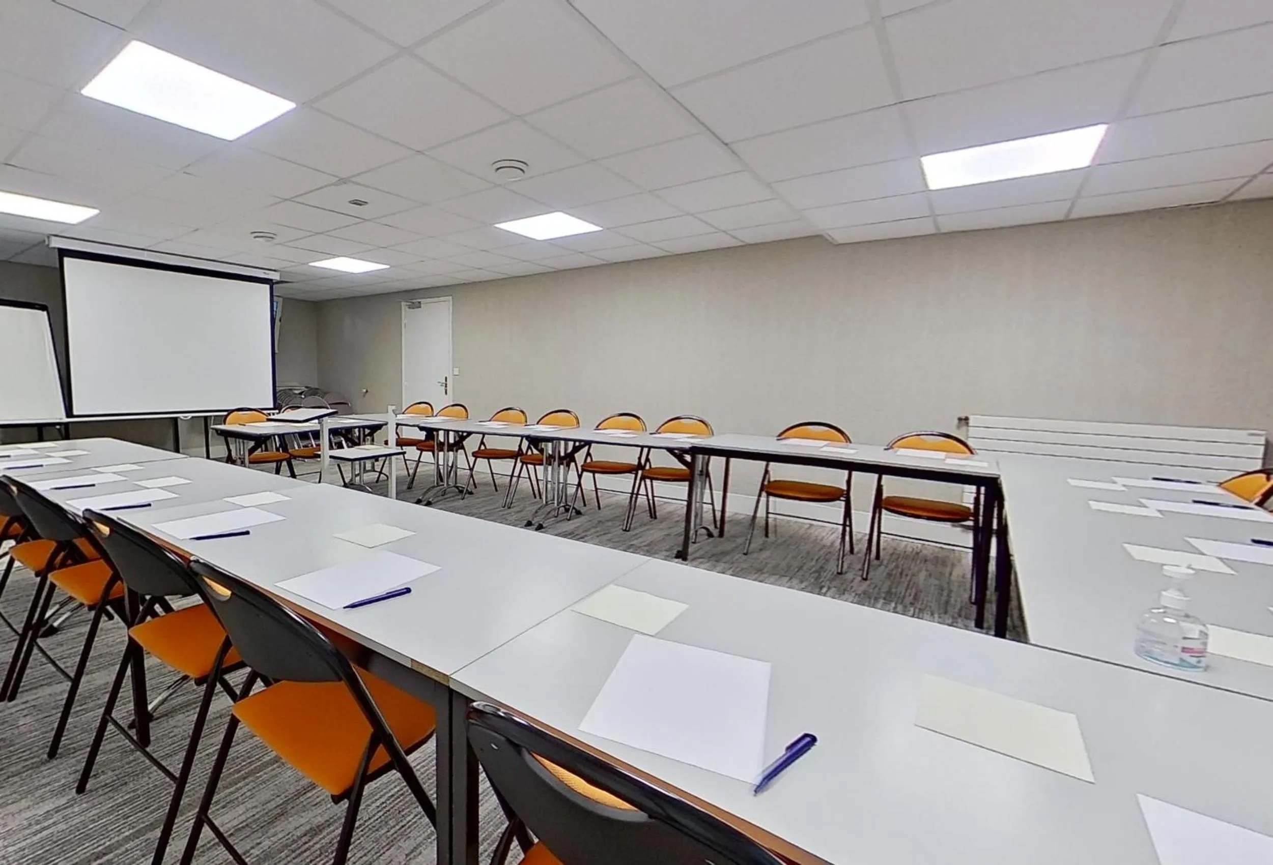 Business facilities in Hotel Kyriad Saint Malo Centre Plage