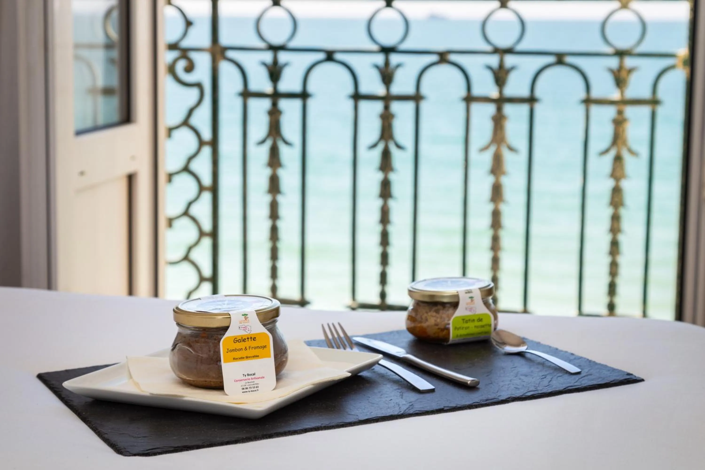 Food and drinks in Hotel Kyriad Saint Malo Centre Plage