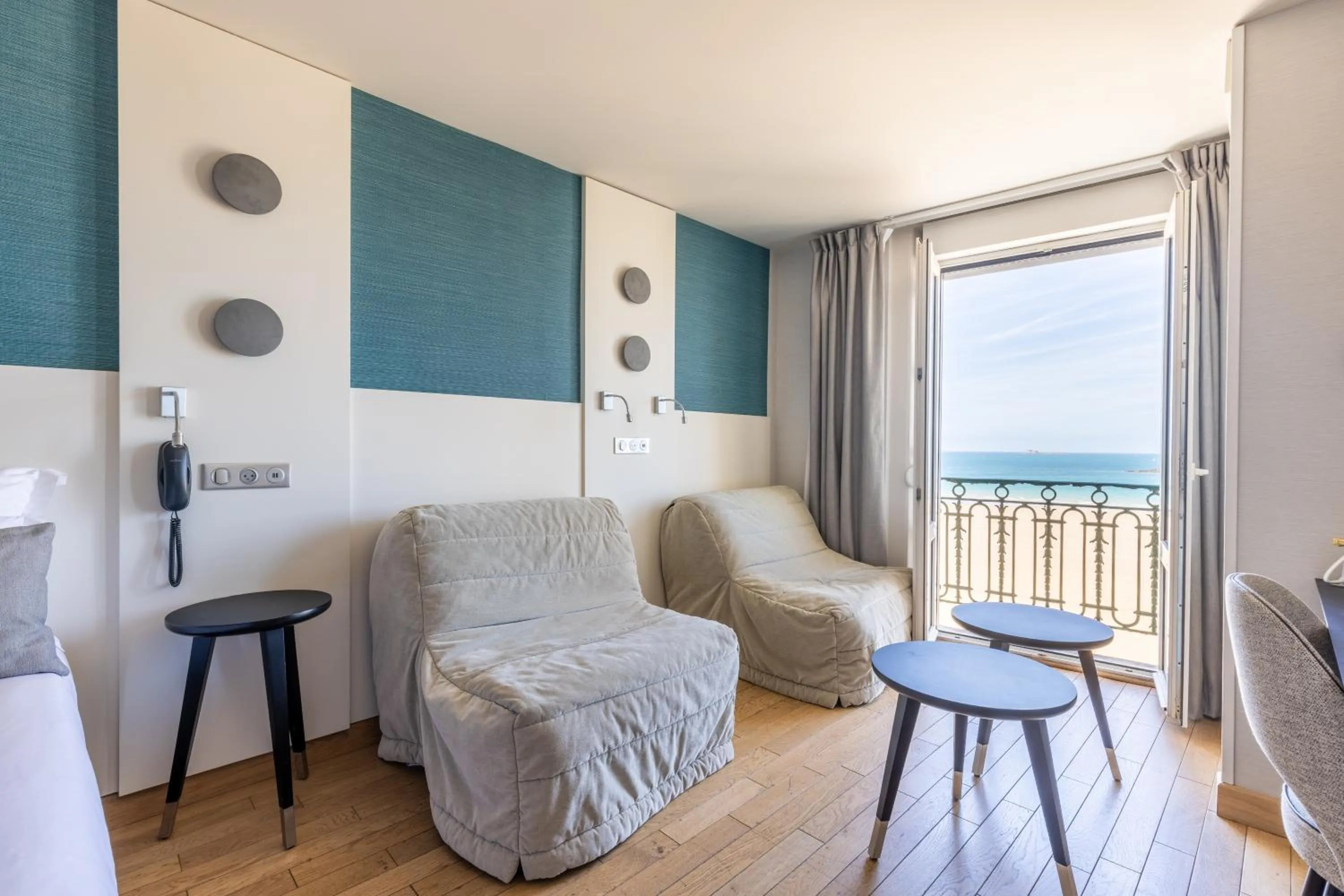 Bed in Hotel Kyriad Saint Malo Centre Plage