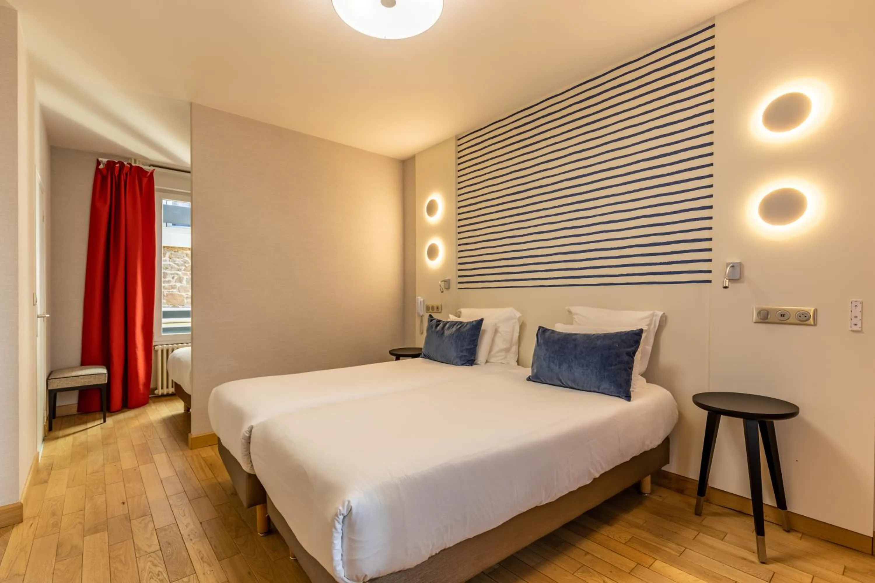 Bed in Hotel Kyriad Saint Malo Centre Plage