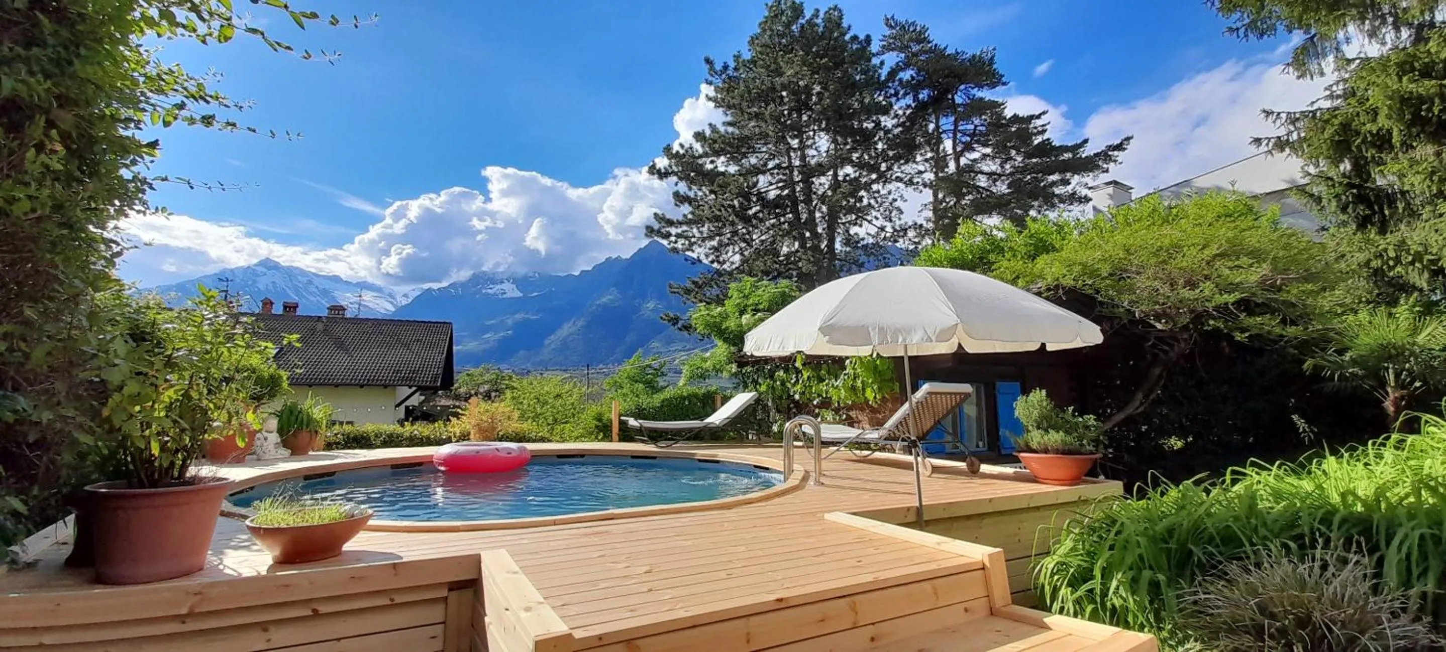 Pool view in Home Suite Home Bed & Breakfast