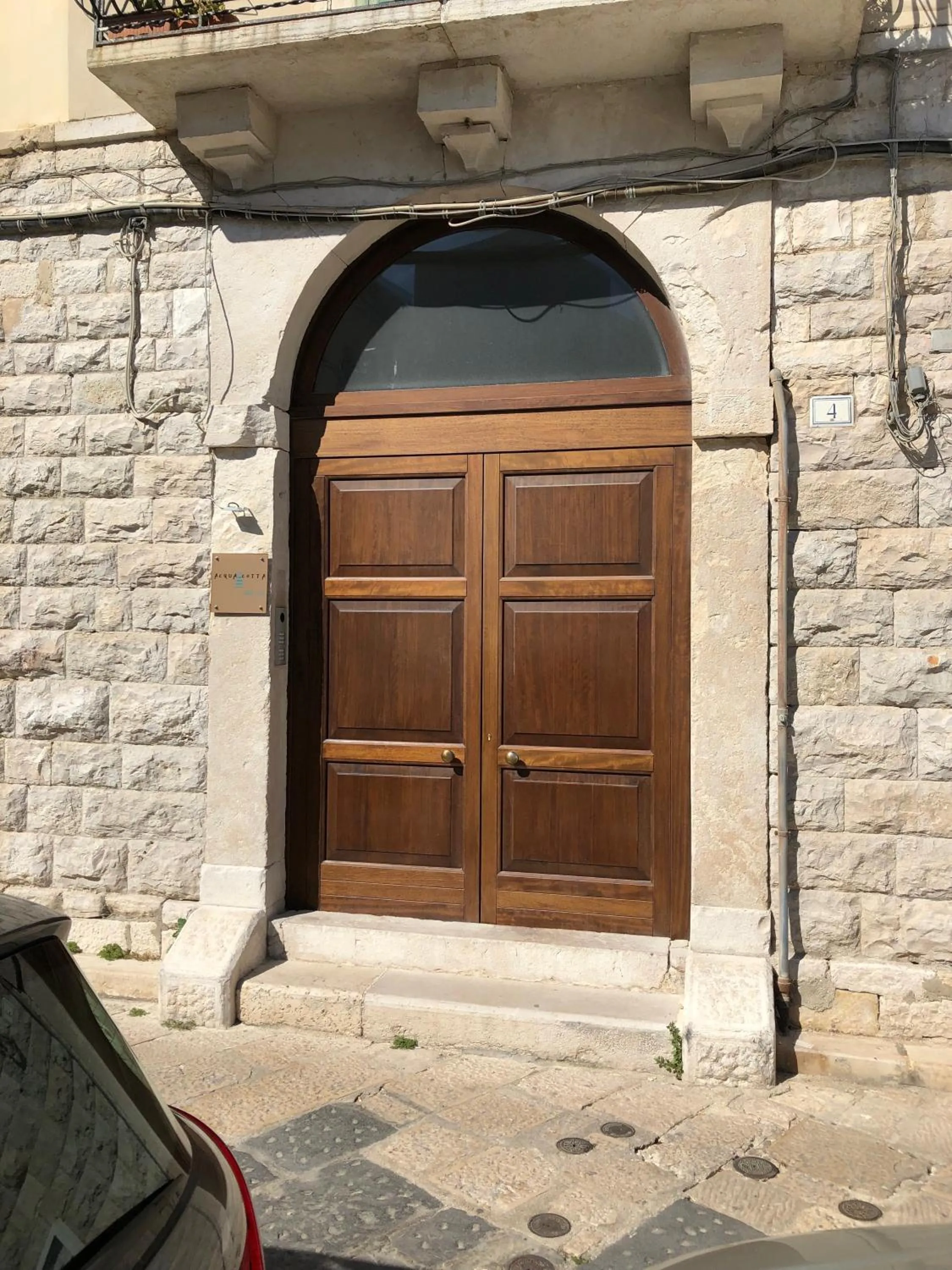 Facade/entrance in Acqua Cotta