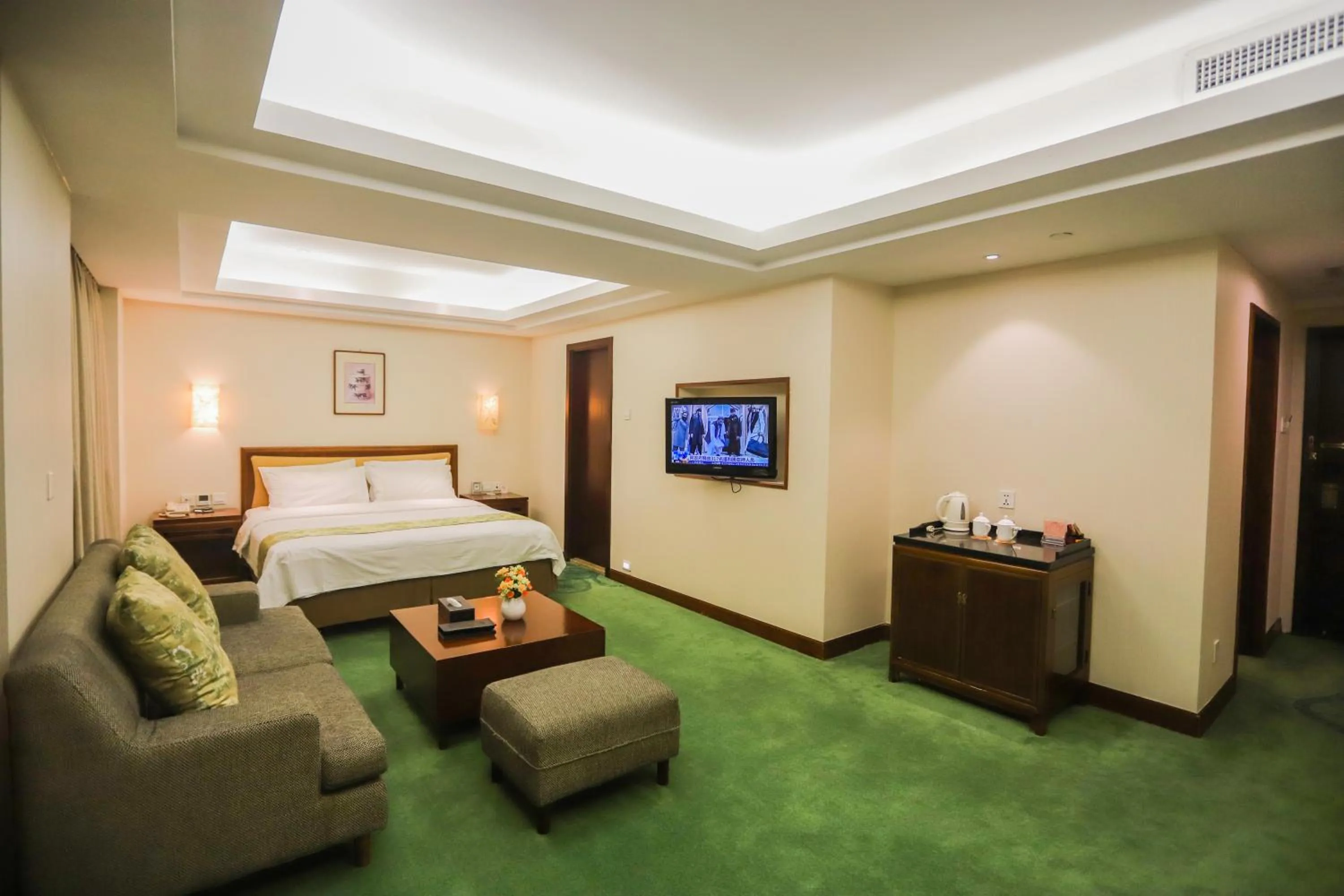 Photo of the whole room, Bed in Jade Garden Hotel