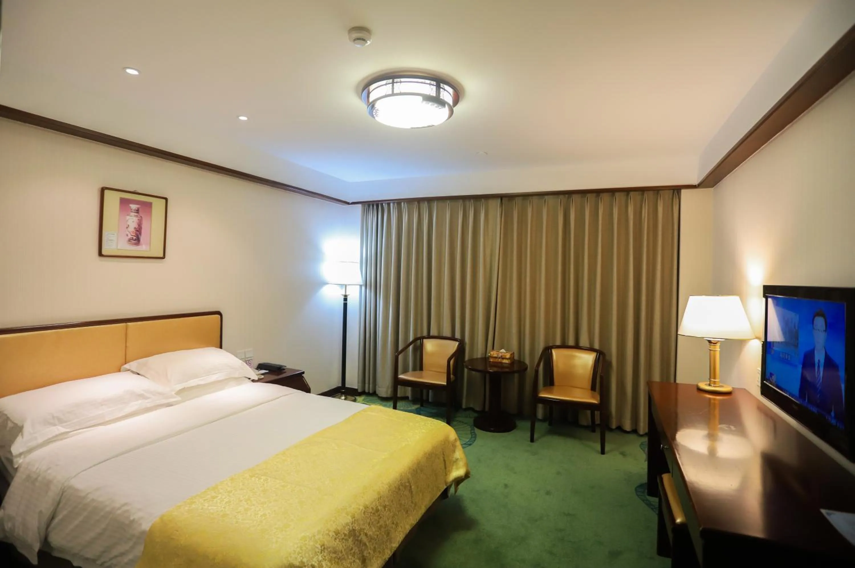 Photo of the whole room, Bed in Jade Garden Hotel