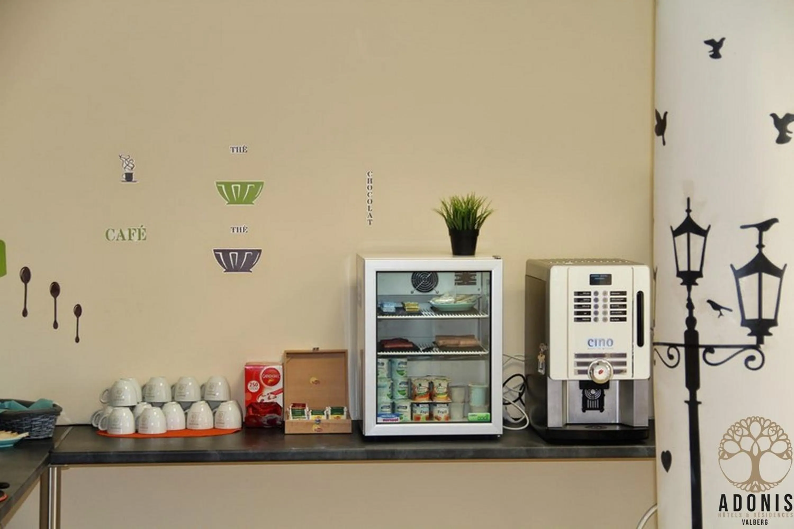 Food and drinks in Adonis Valberg