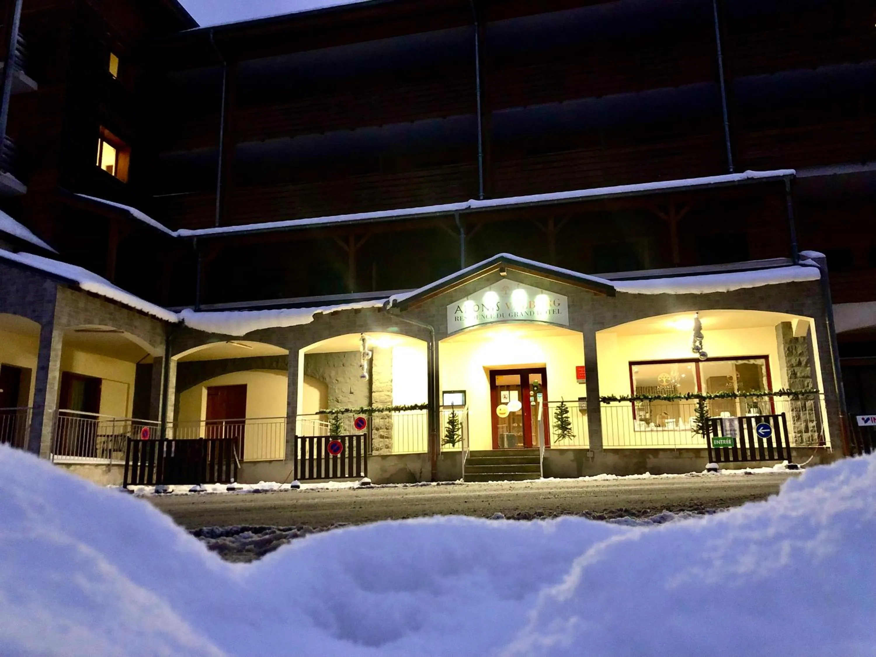 Property building in Adonis Valberg