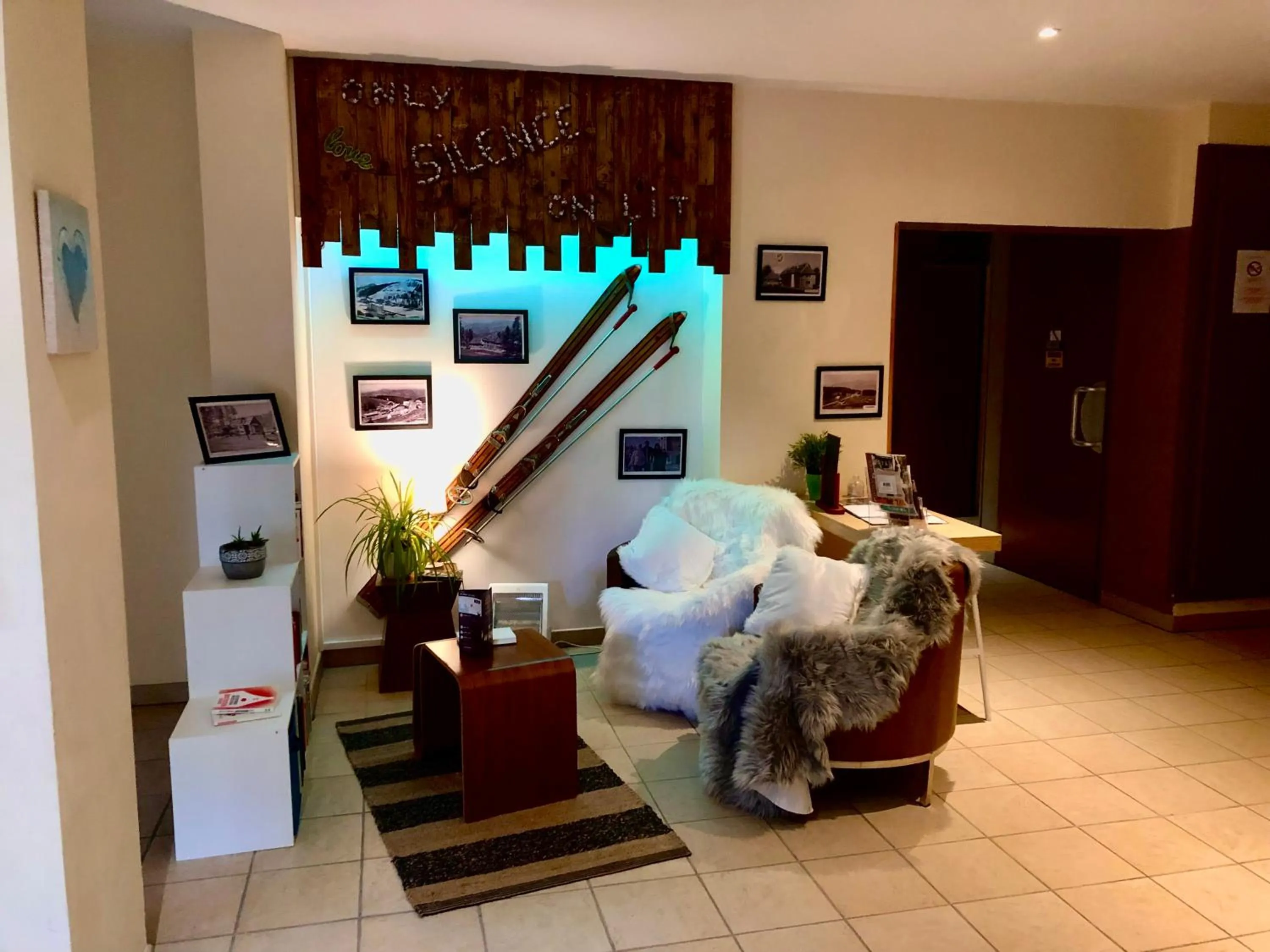 Lobby or reception in Adonis Valberg