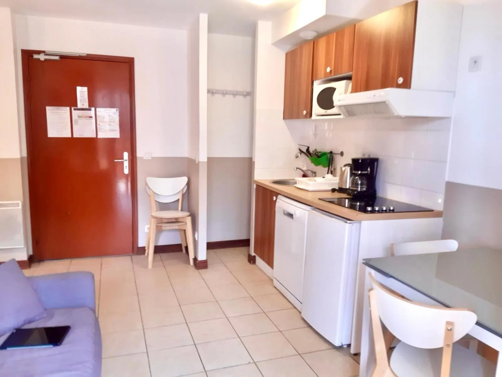 Kitchen or kitchenette in Adonis Valberg