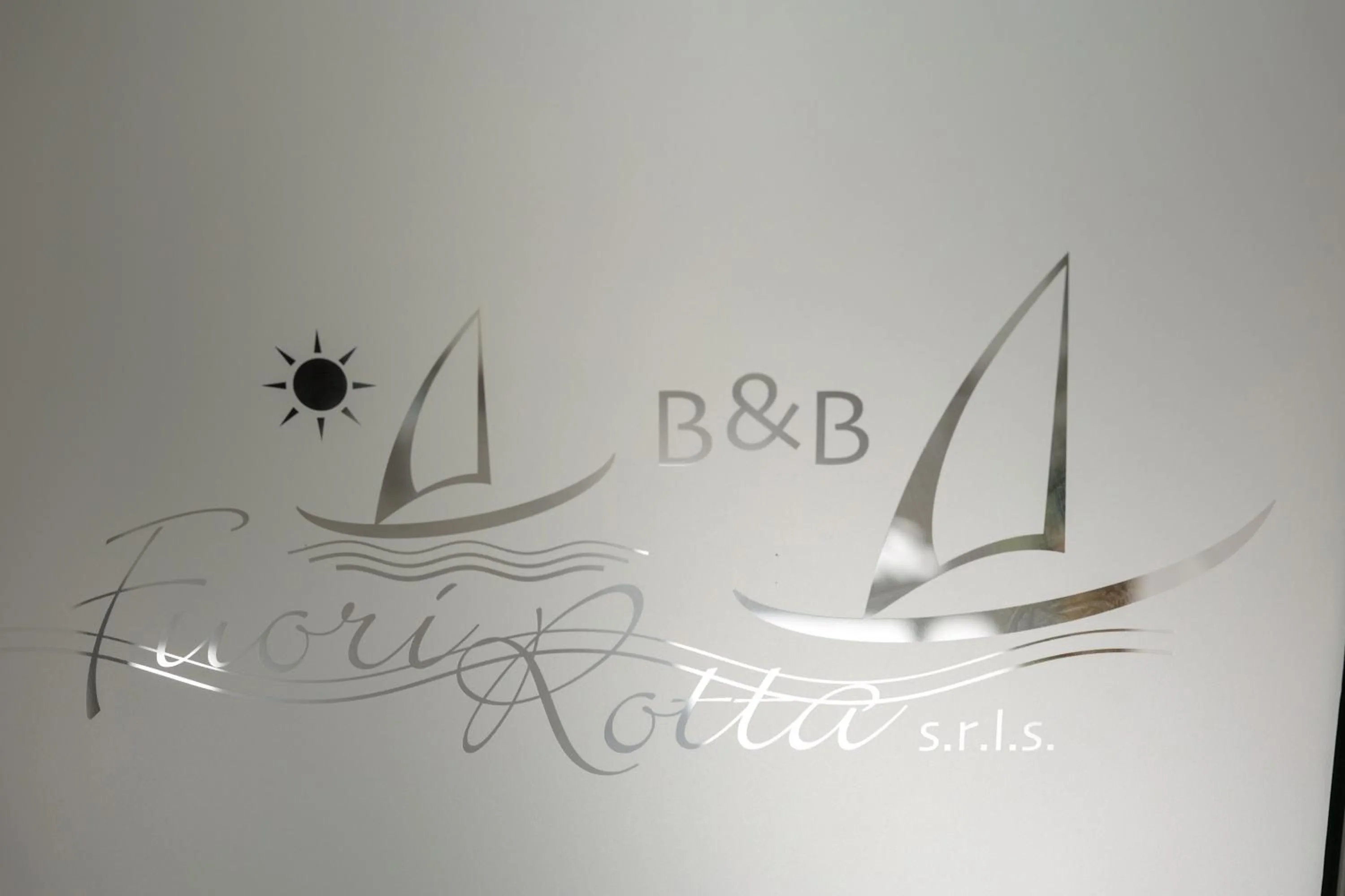 Property logo or sign in Fuori Rotta