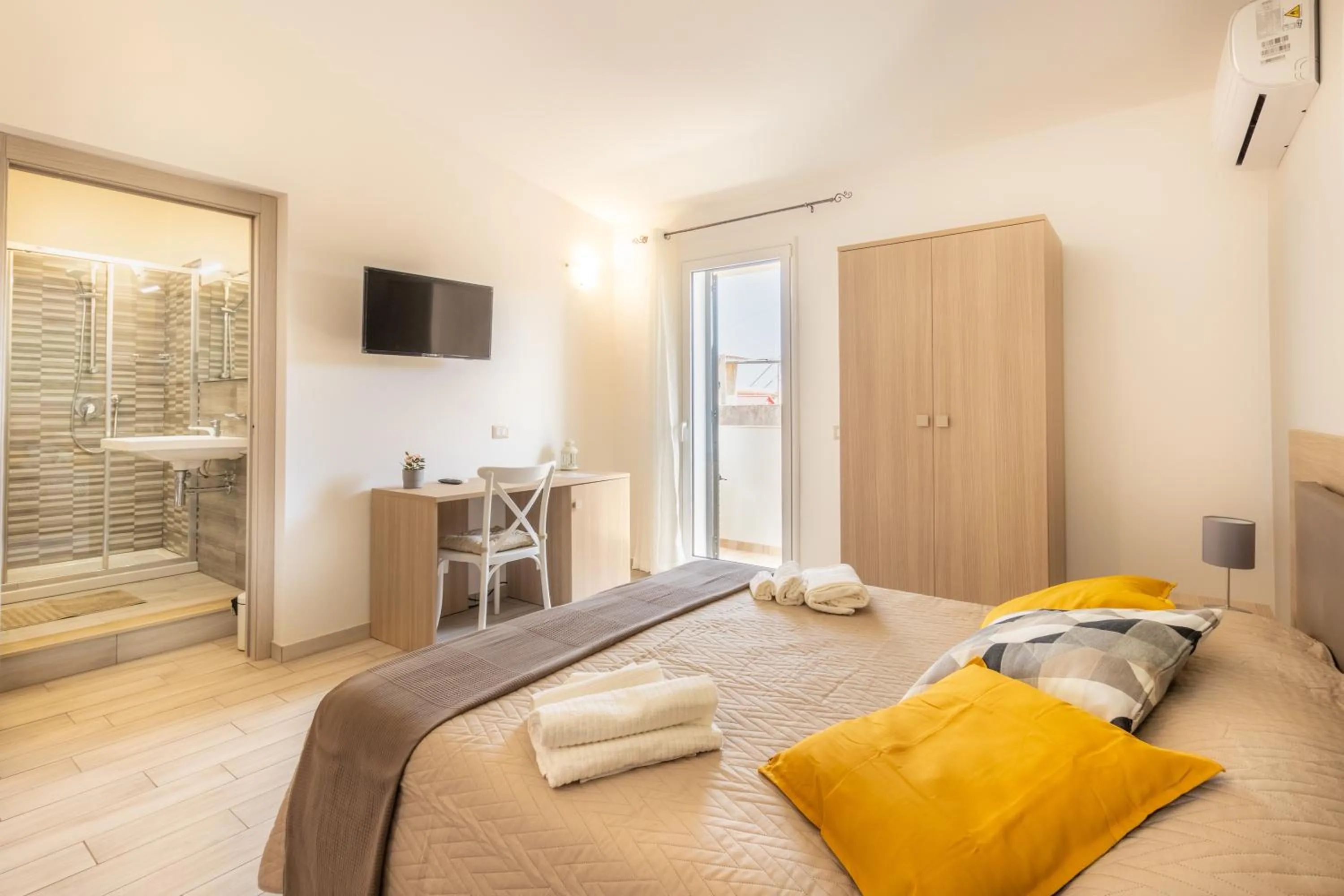 Photo of the whole room, Bed in Fuori Rotta