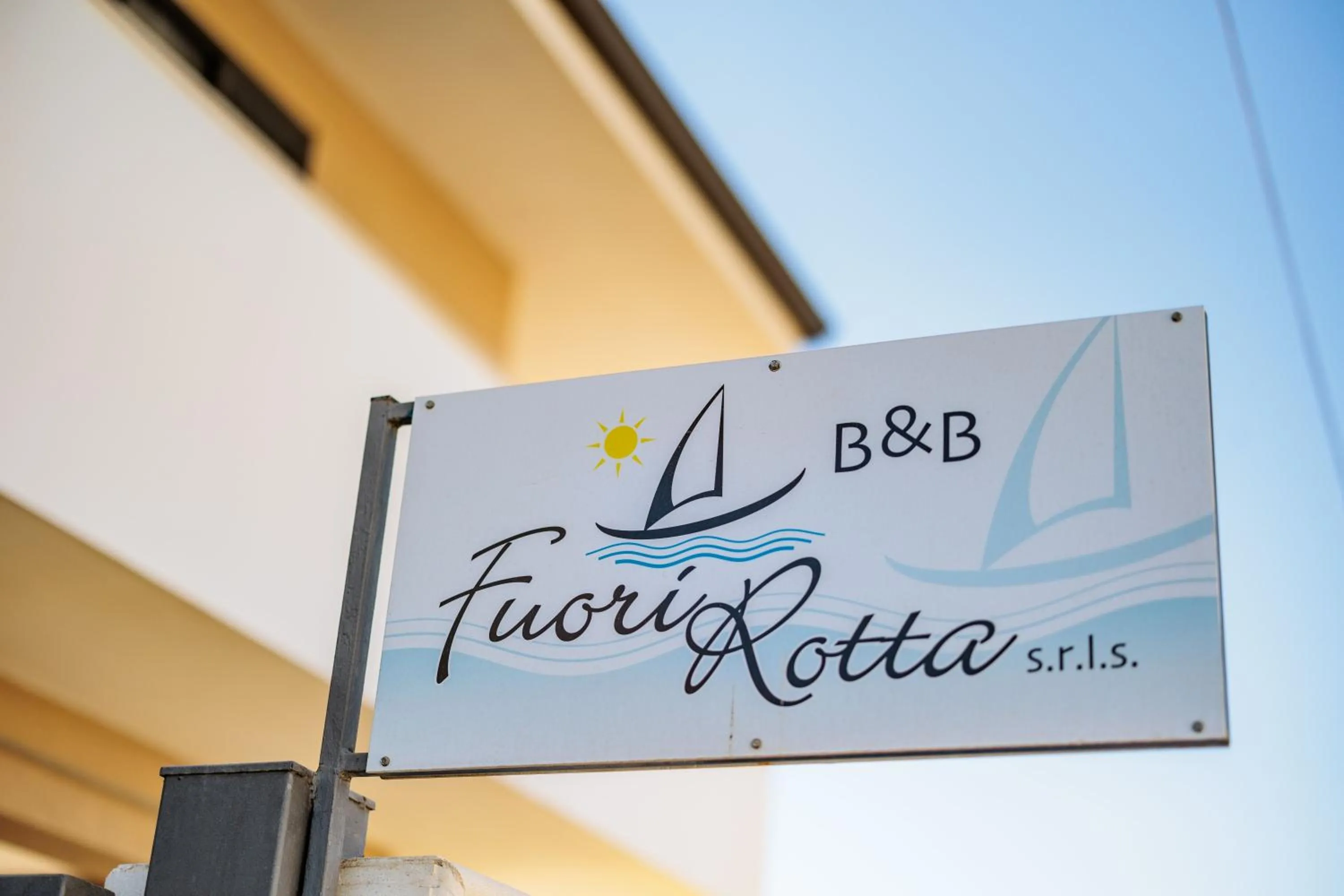 Property logo or sign in Fuori Rotta