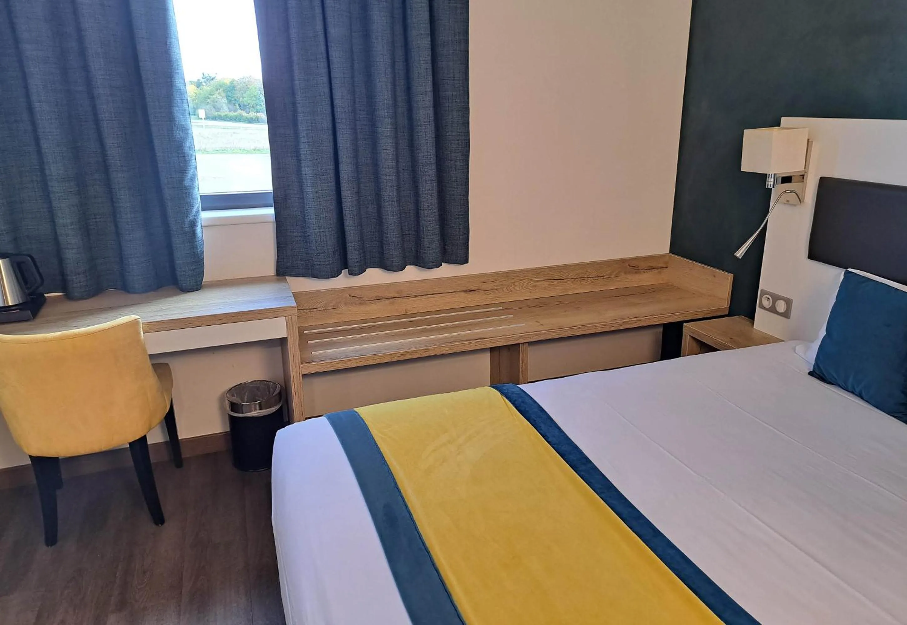 Photo of the whole room, Bed in B&B HOTEL Brumath Bernolsheim