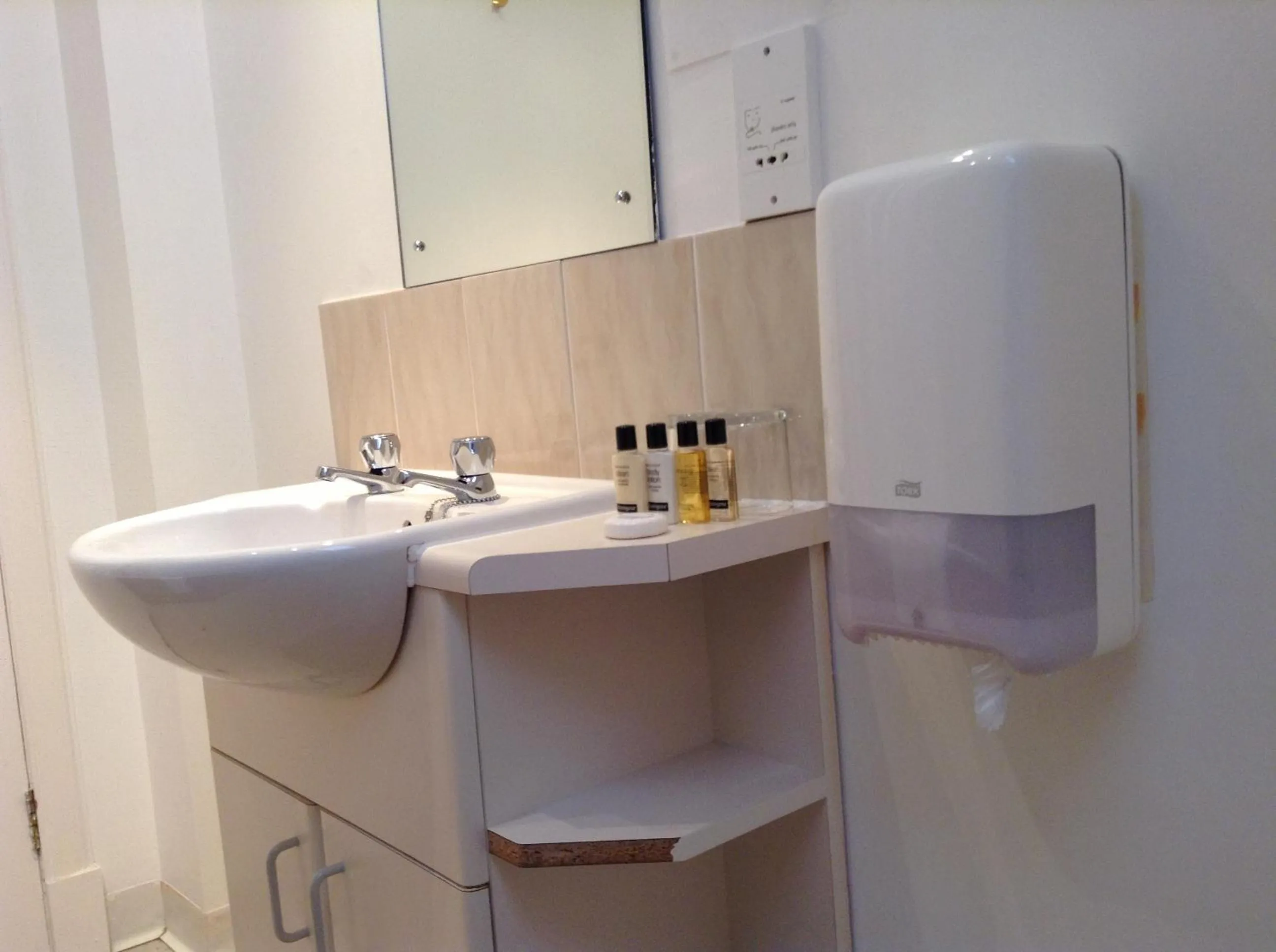 Bathroom in Drumoig Golf Hotel