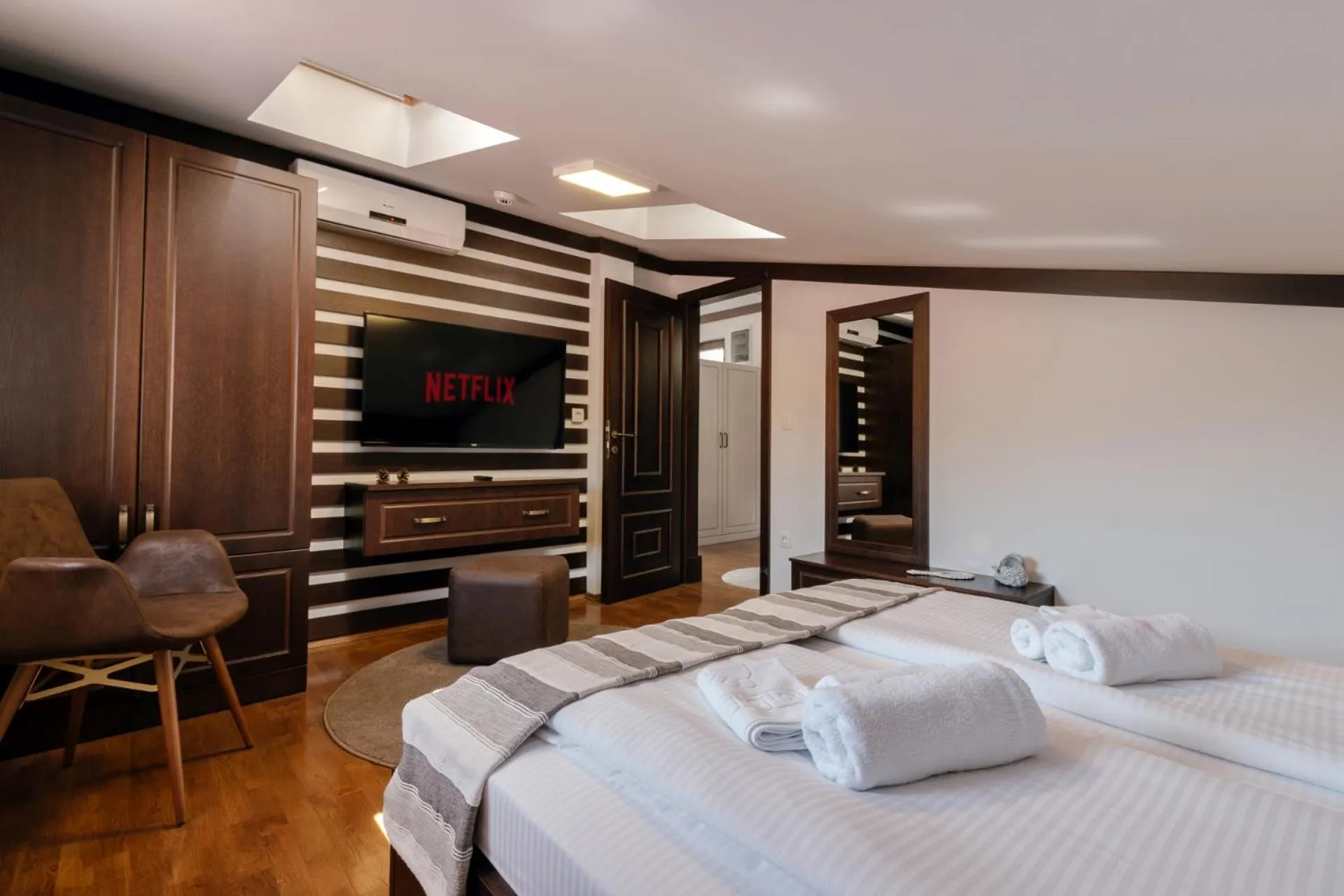 Photo of the whole room, Bed in Villa Varosh