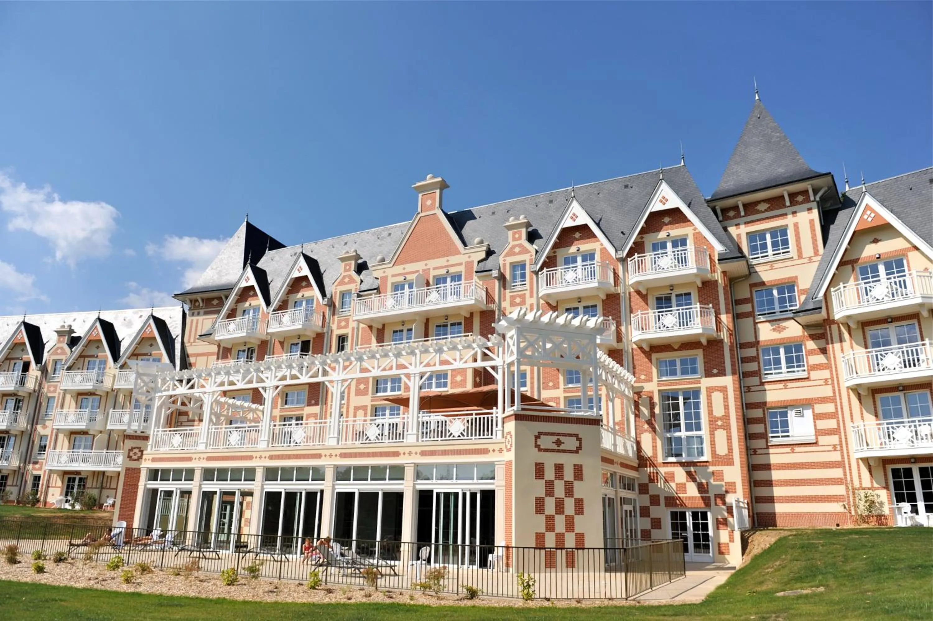 Property building in Résidence b'o cottage - b'o resort thermal & spa