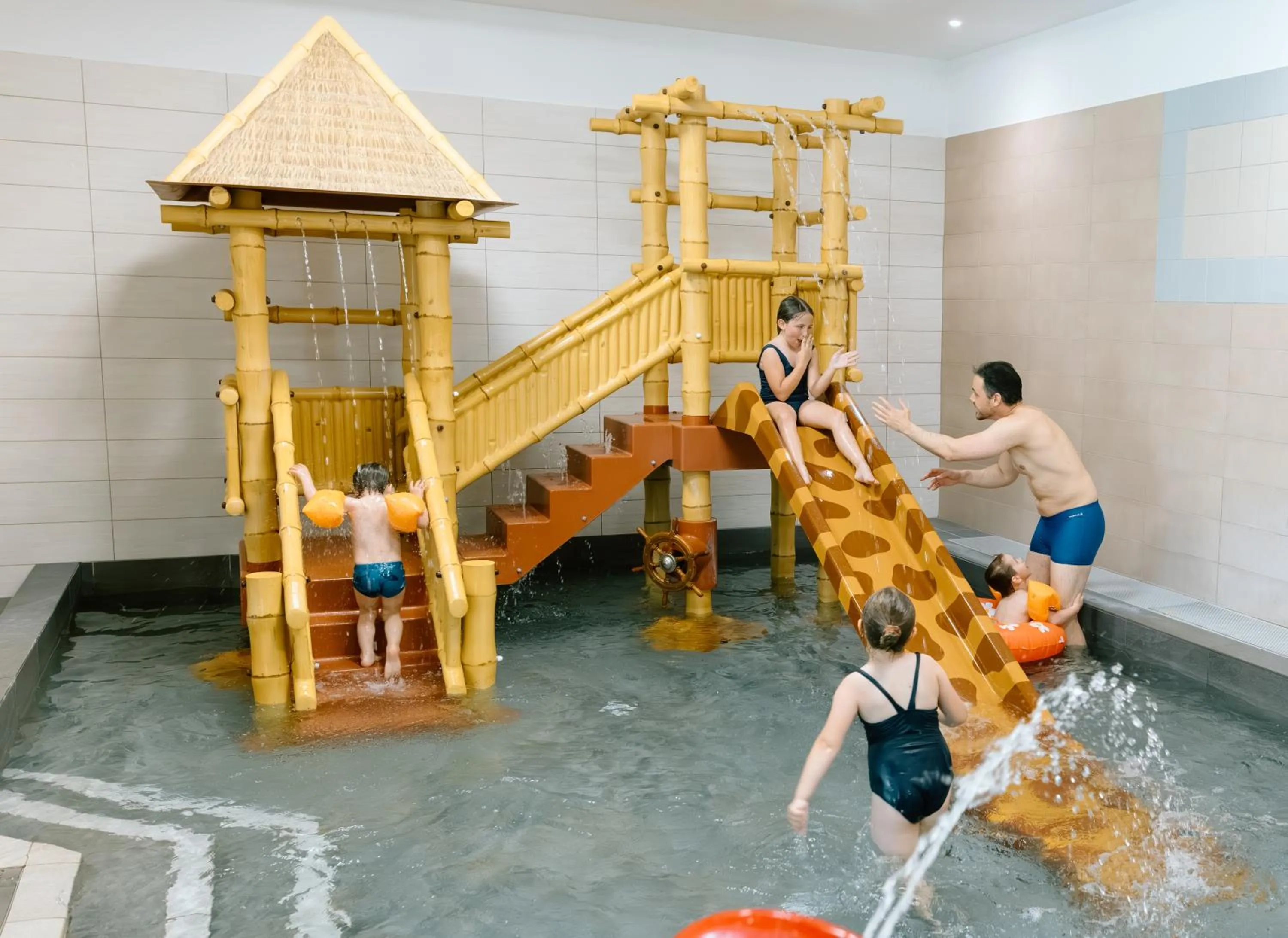 Swimming pool in Résidence b'o cottage - b'o resort thermal & spa