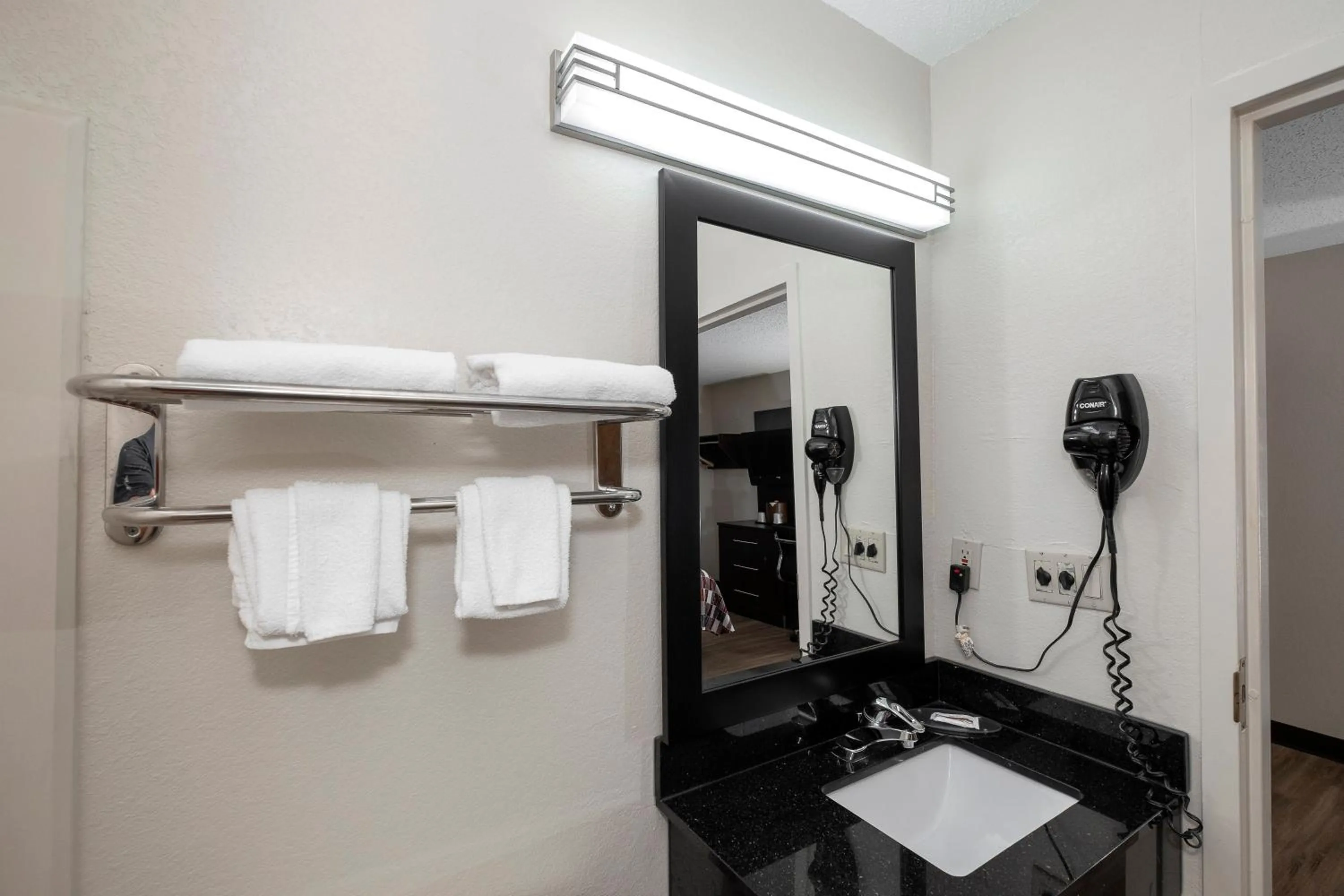 Bathroom in Red Roof Inn Springfield, MO