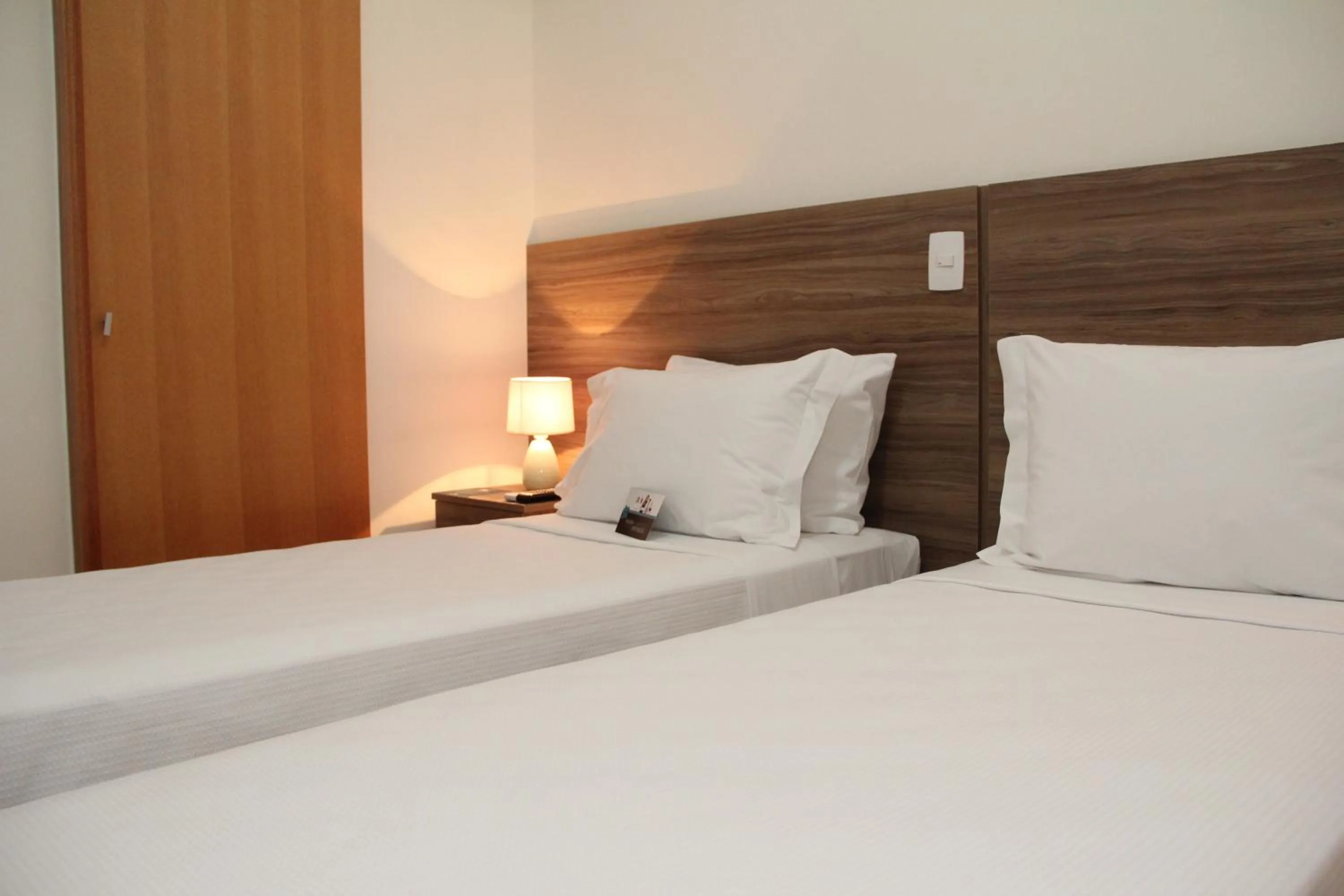 Facade/entrance, Bed in The Hill Hotéis Executive