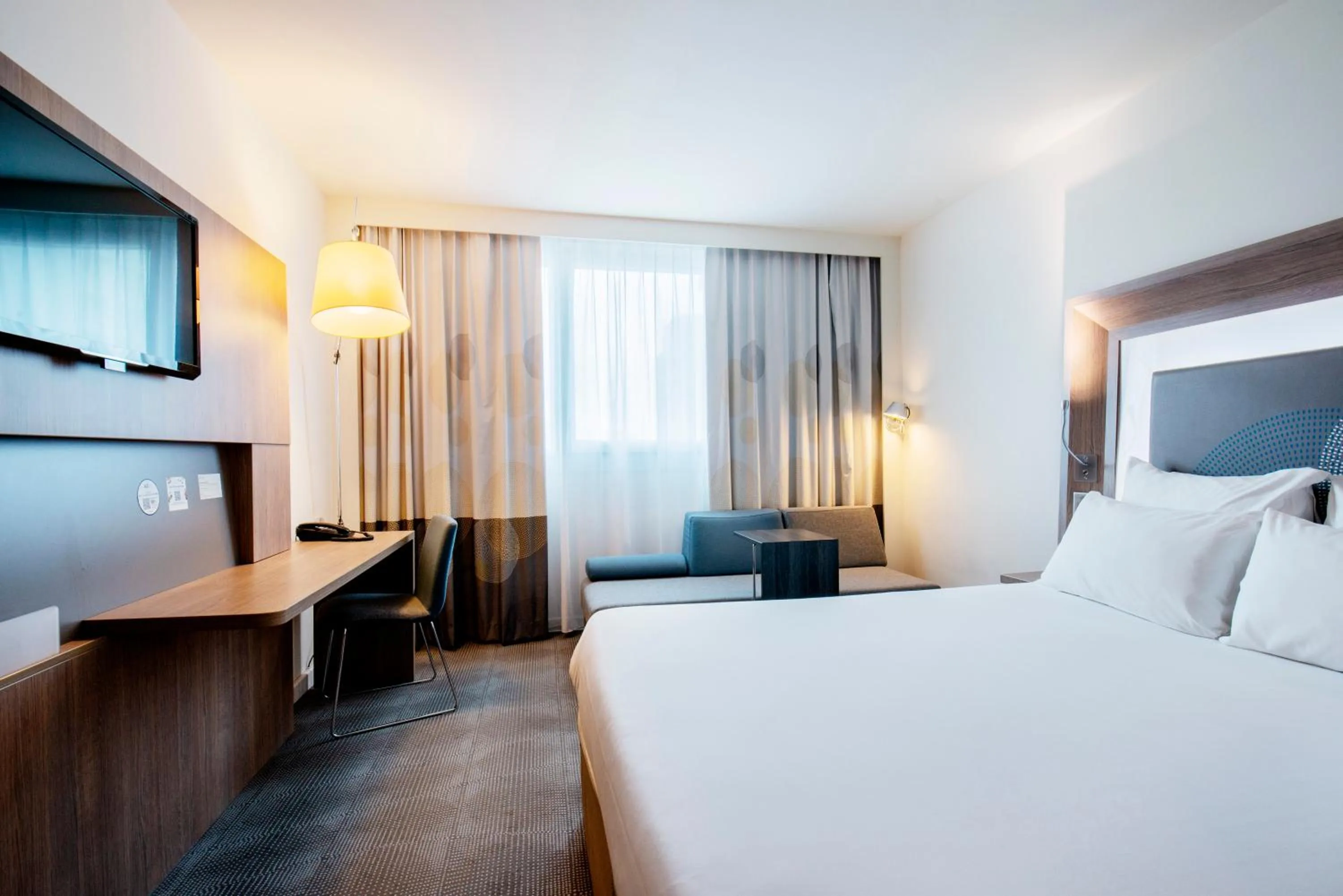 Photo of the whole room, Bed in Novotel Lodz Centrum