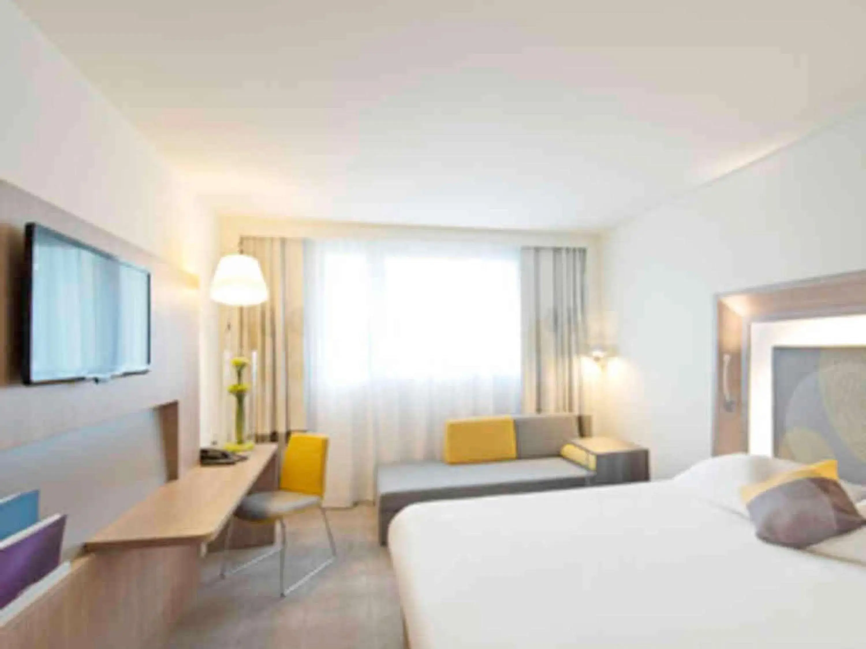 Superior Queen Room with Double Sofa in Novotel Lodz Centrum Superior Queen Room with Double Sofa in Novotel Lodz Centrum